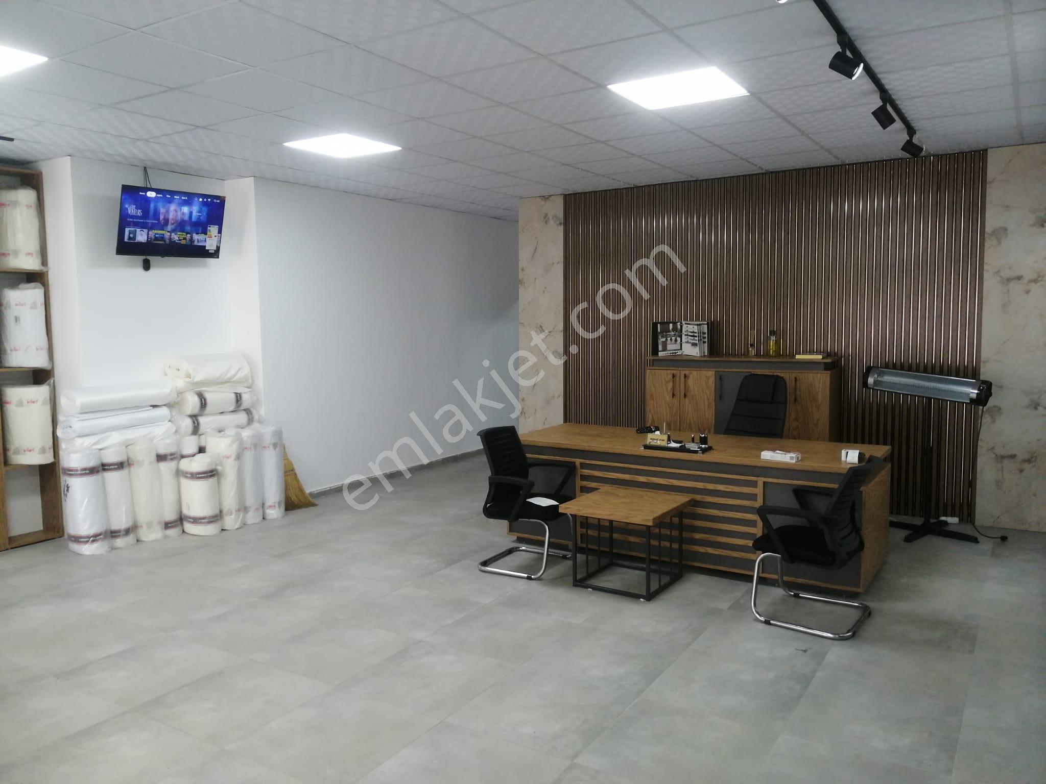 Yenihal Yolunda 152 Metre Lüx Dükkan Kiralıktır