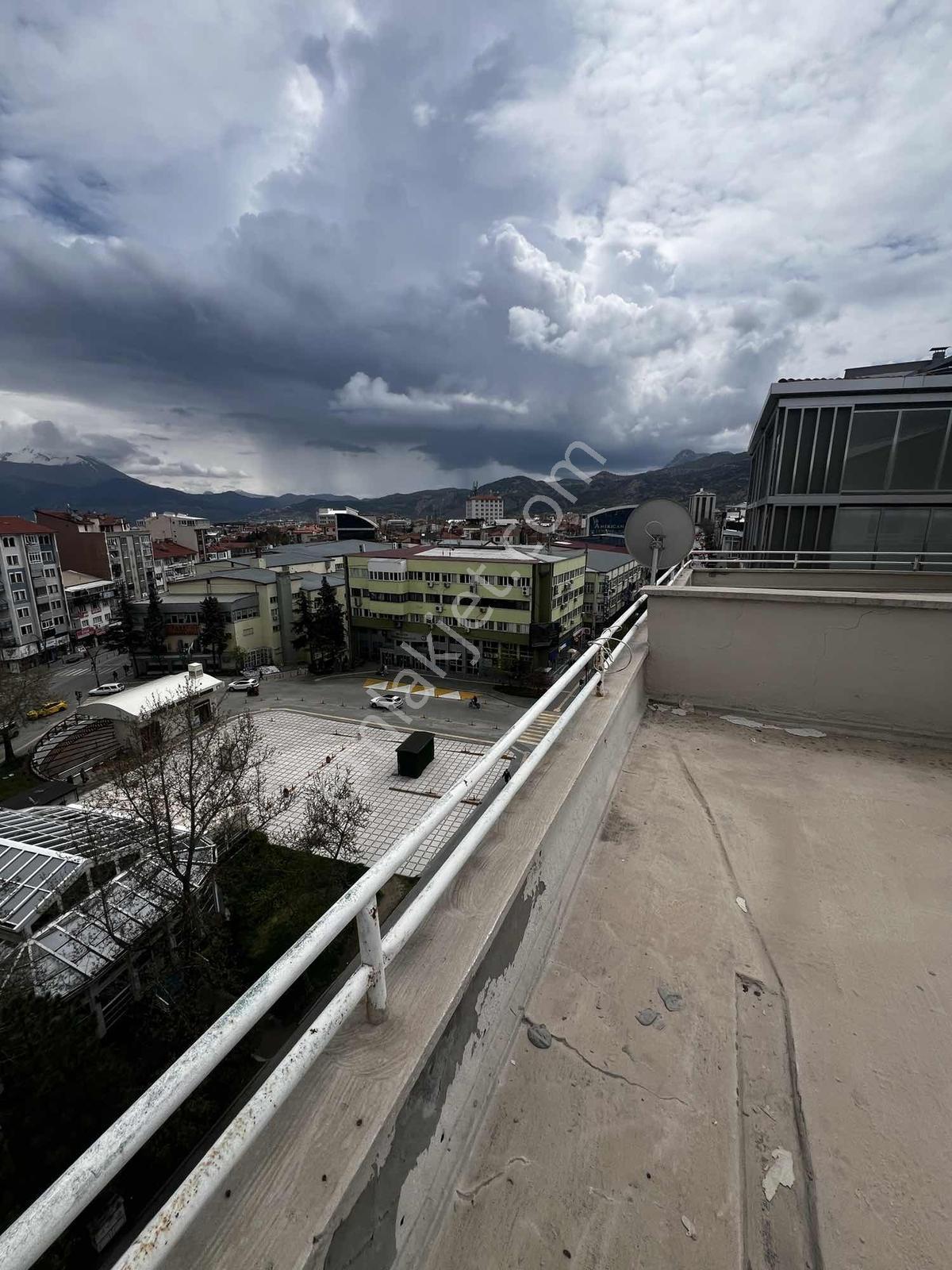 Kiralık Asansörlü Çatı Kat - Görsel 8