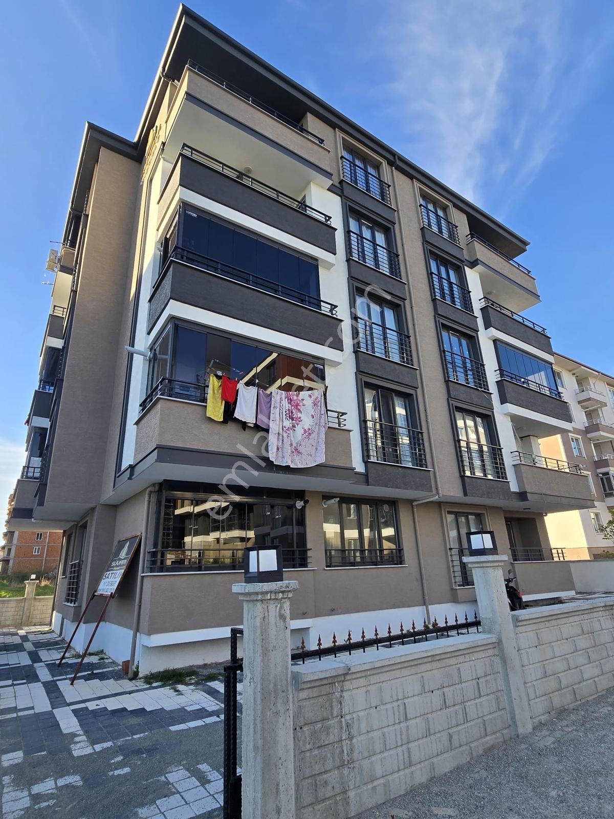 Cumhuriyet Mah Eşyalı Satılık 1+1 Daire Vira Gayrimenkul