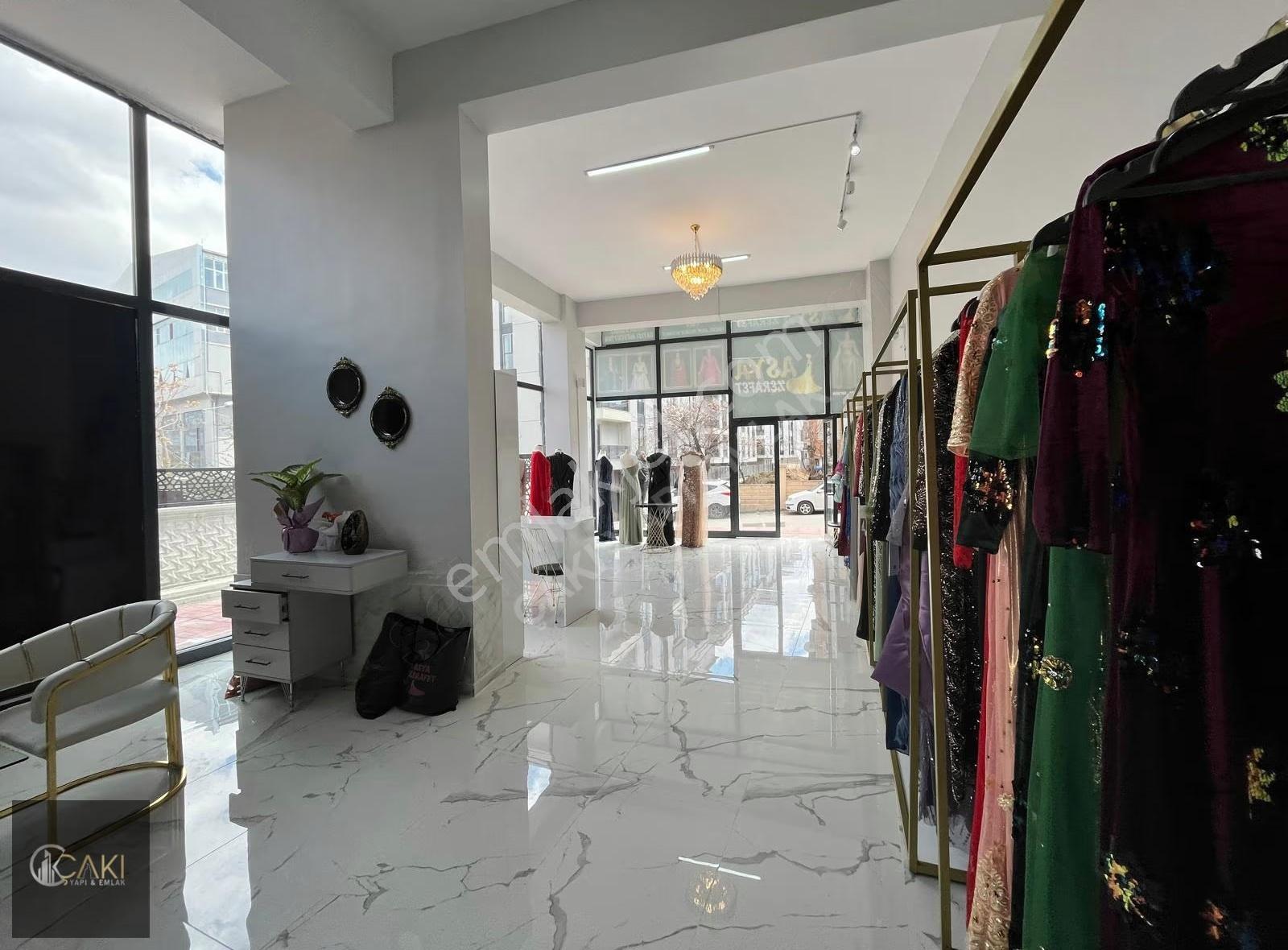 Çakı Yapı Emlaktan Devren Satılık Yöresel Ve Abiye Dükkanı - Görsel 28