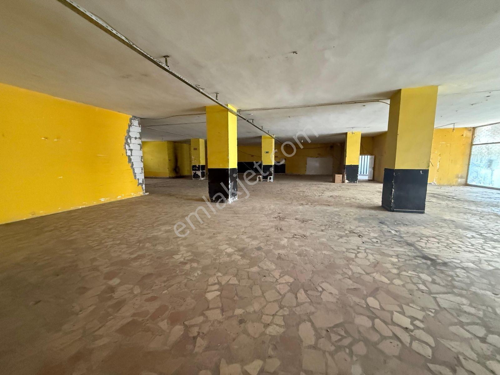 Sultanbeyli Yanyolda Prestijli Konumda 650 M² Kiralık İşyeri - Görsel 3