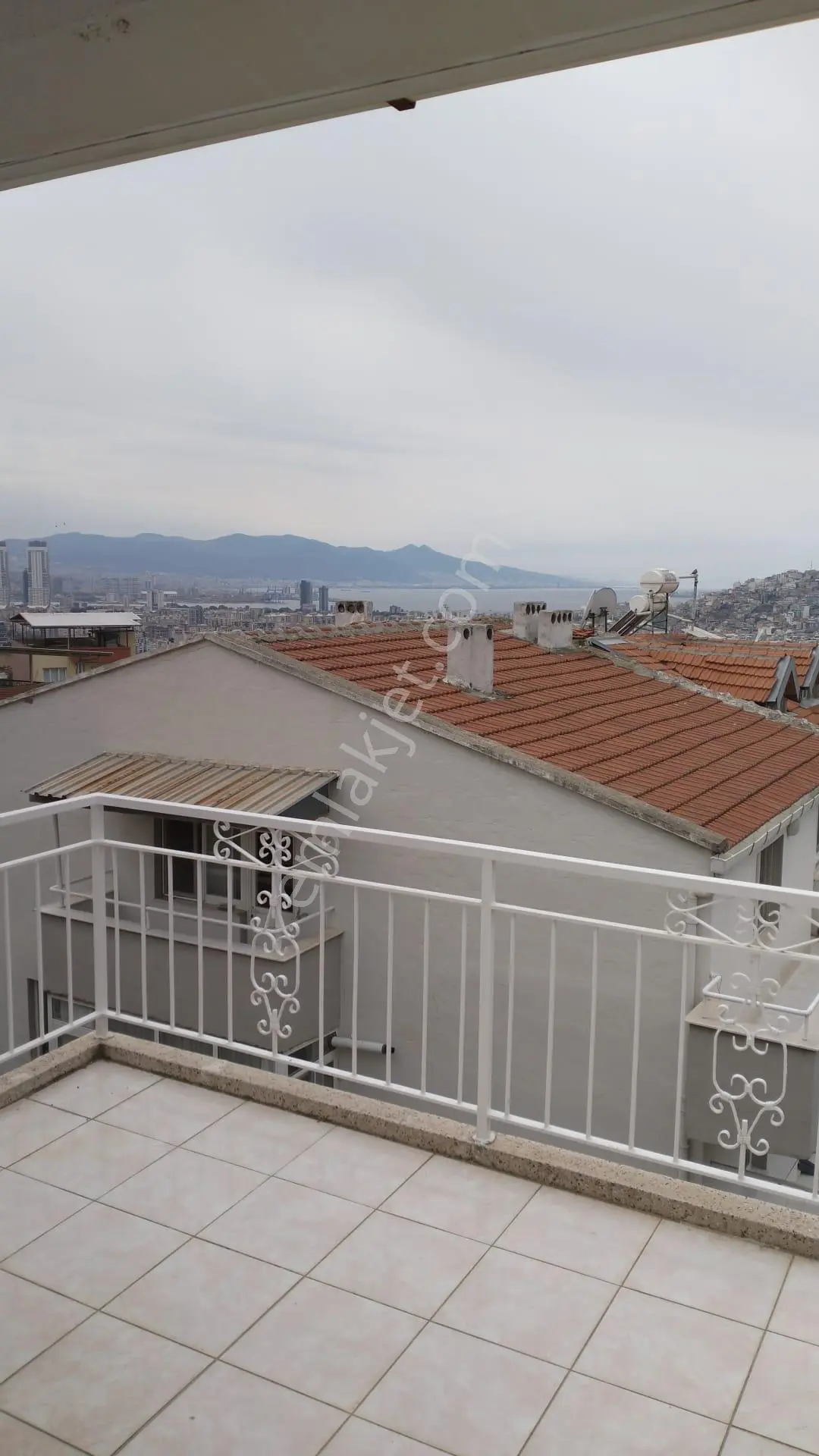 Bornova Atatürk Mah. 2+1 Kiralık İçi Yapılı Daire - Görsel 2