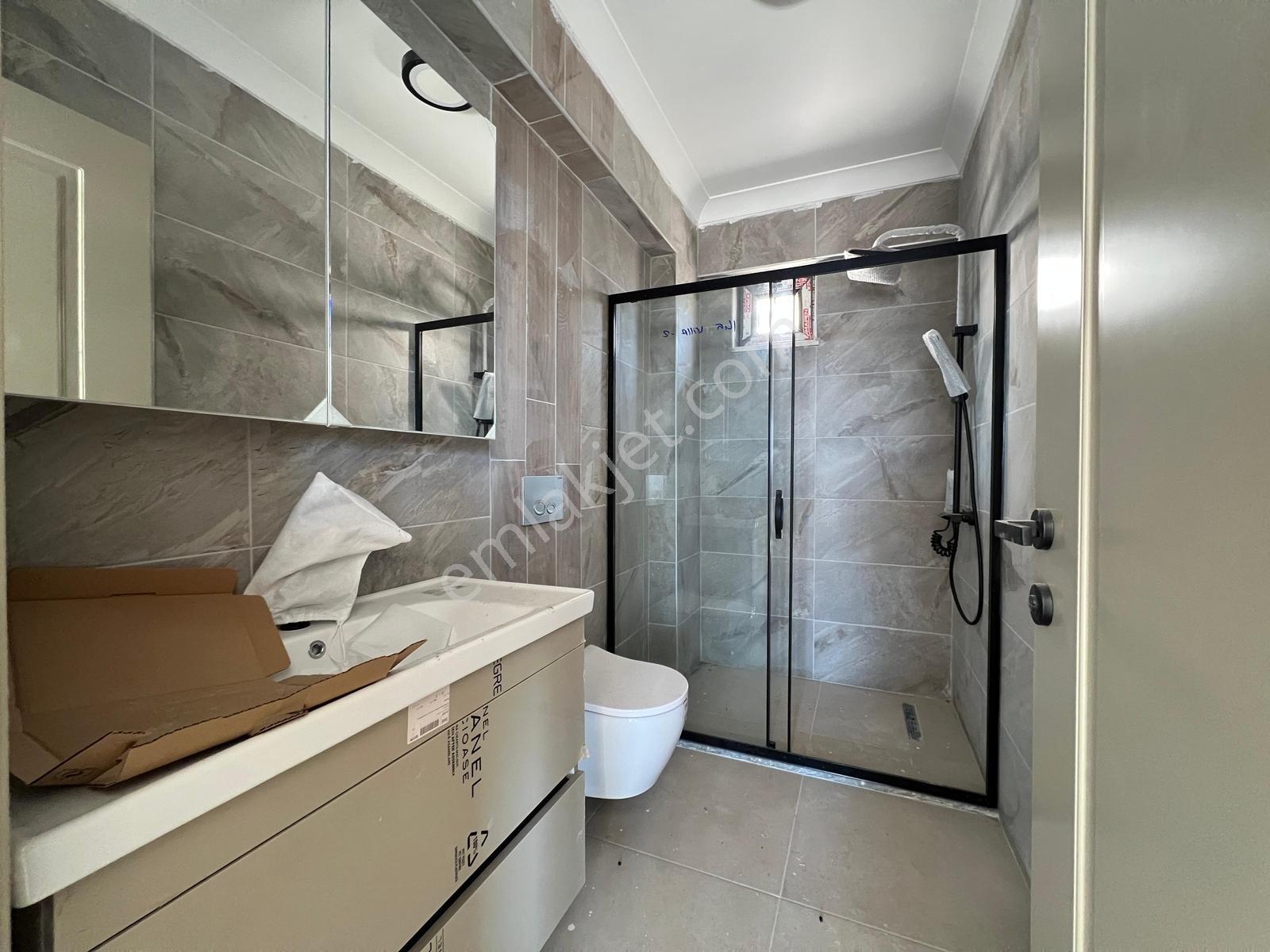 Göl Ve Şehir Manzaralı 5+1 Lüks Müstakil Villa Teraslı Şömineli - Görsel 25