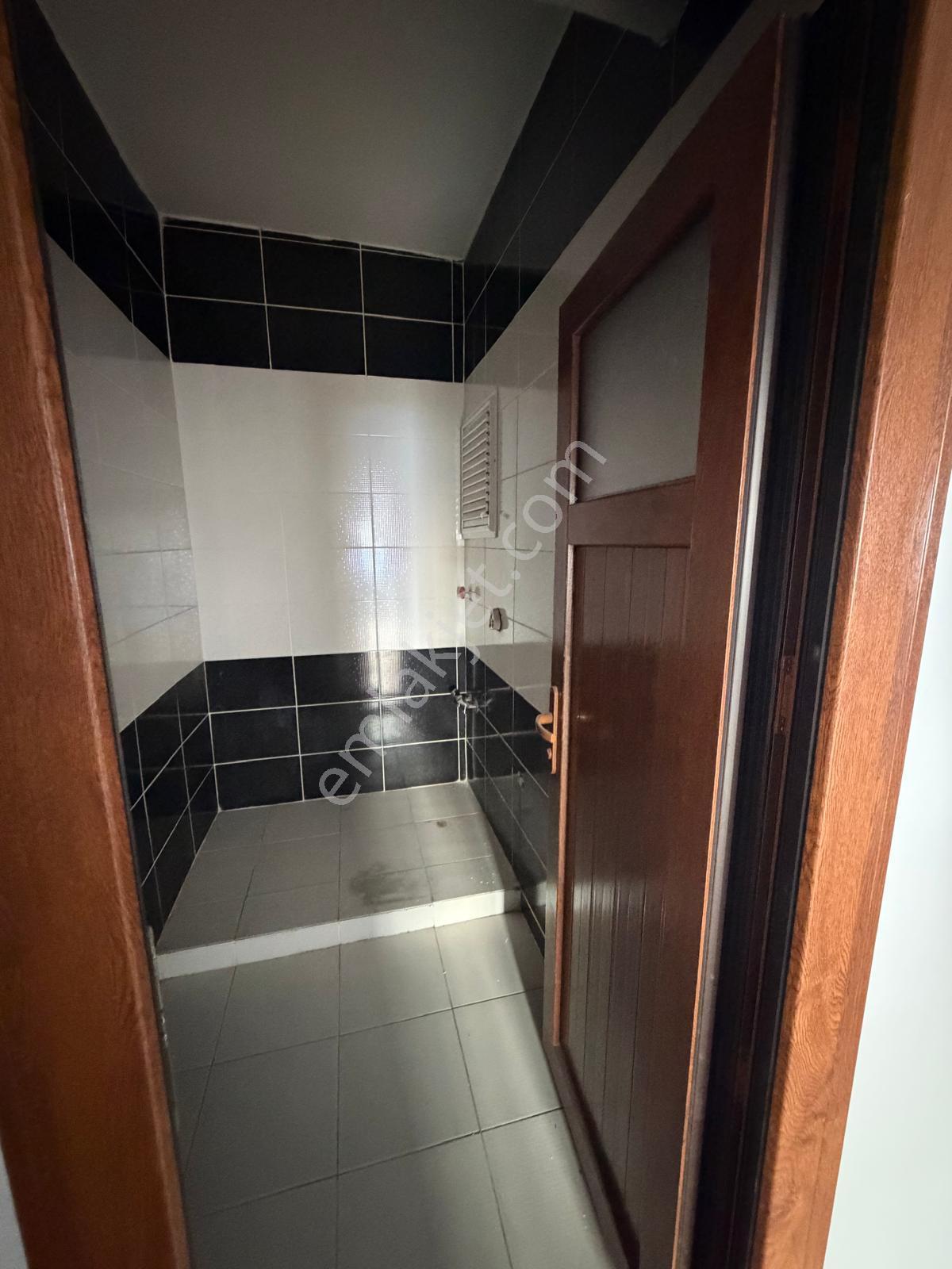 Kiralık Daire (ofis Olarak Kullanıma Uygundur) - Görsel 12