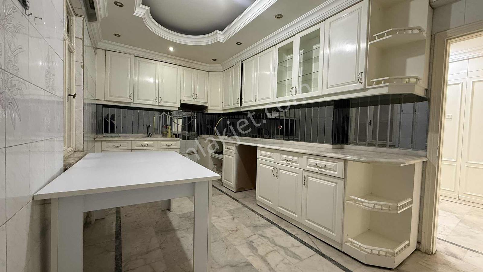 Sivas Caddesi Üzerinde 4+1 Odalı Geniş Ferah Daire - Görsel 34