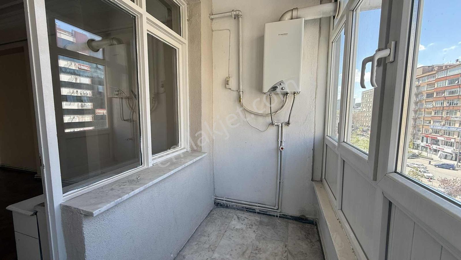Sivas Caddesi Üzerinde 4+1 Odalı Geniş Ferah Daire - Görsel 11