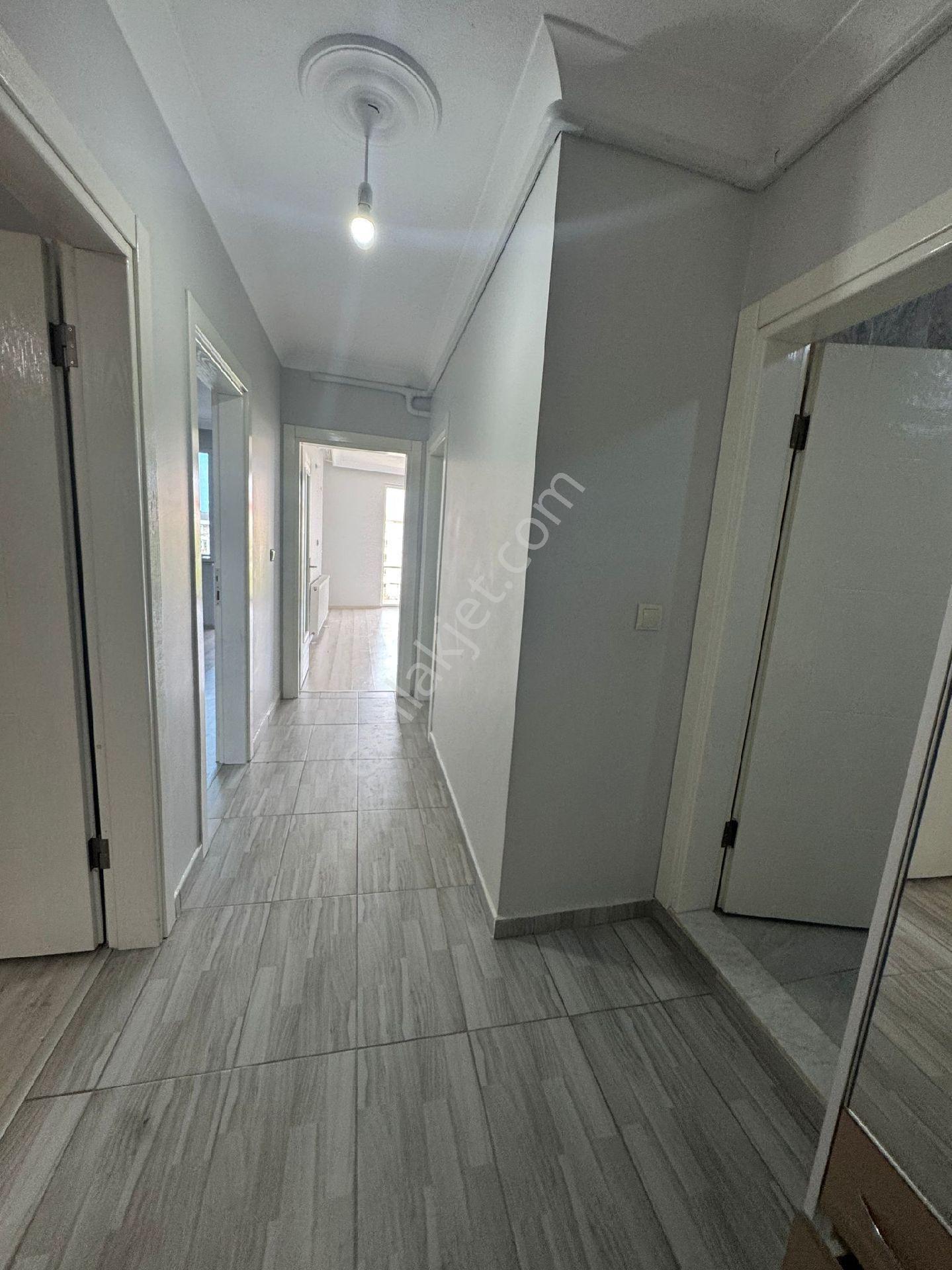 Edremit Cumhuriyet'de Arakat 2+1 Doğalgazlı Kiralık Daire