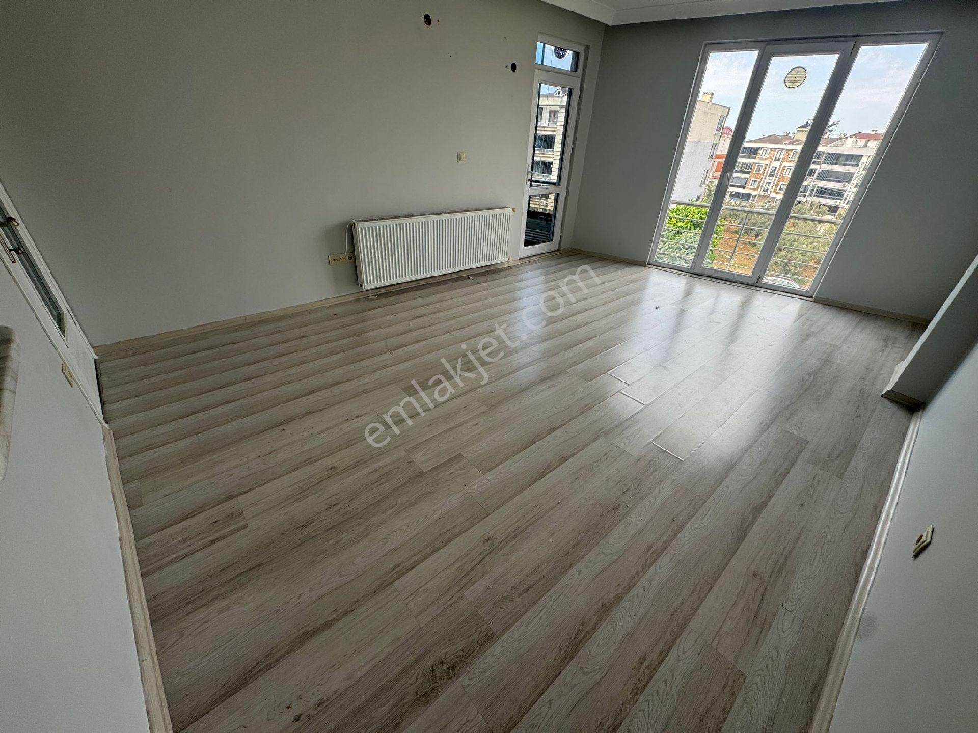 Edremit Cumhuriyet'de Arakat 2+1 Doğalgazlı Kiralık Daire - Görsel 3