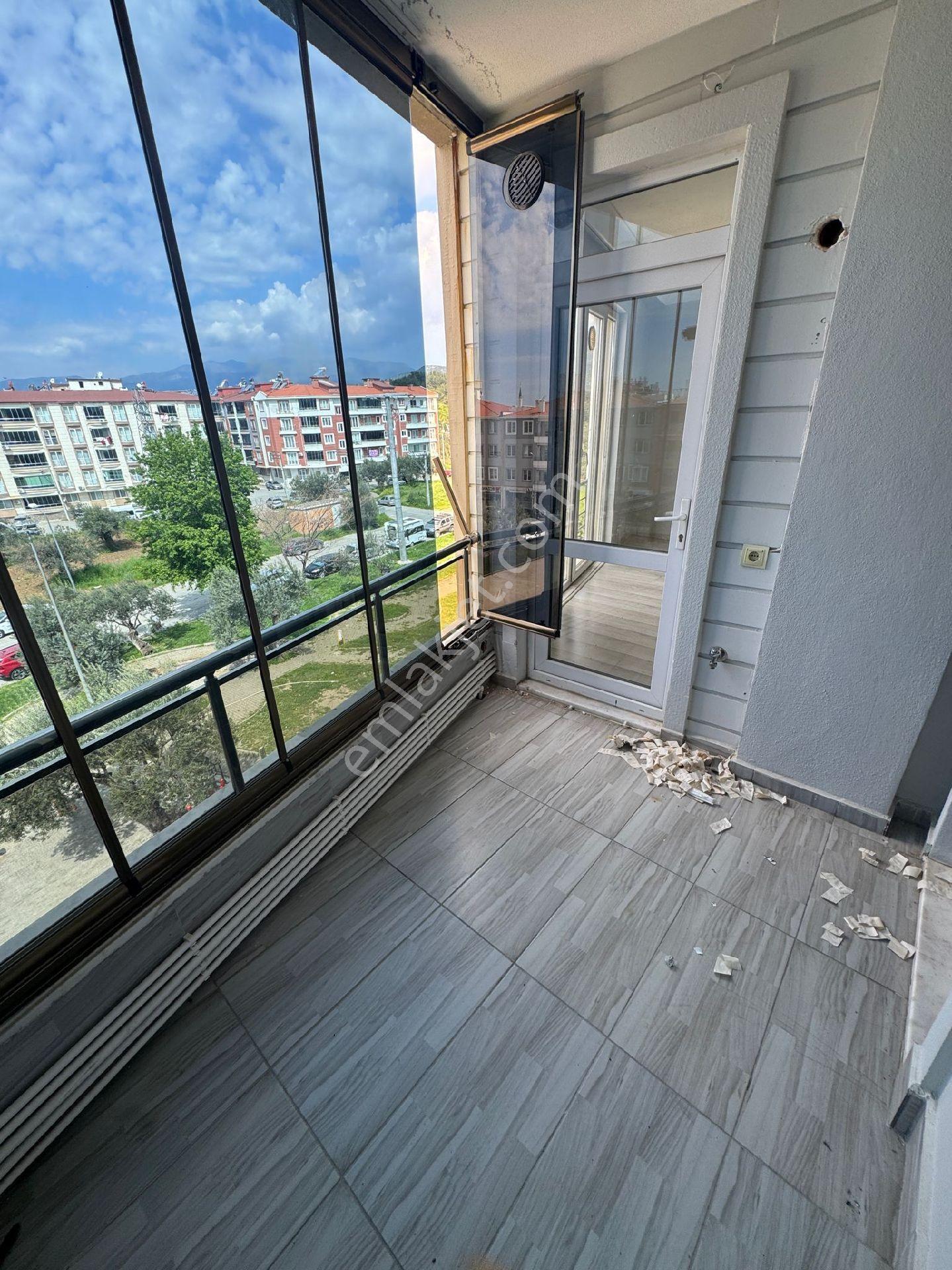 Edremit Cumhuriyet'de Arakat 2+1 Doğalgazlı Kiralık Daire - Görsel 22
