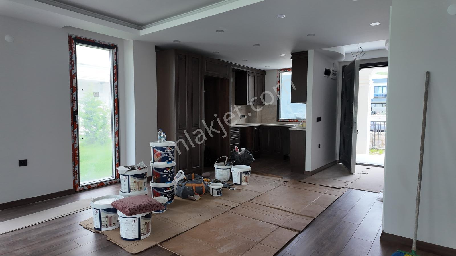 Doğa Villalarında, Havuzlu Lüks Sitede 4+1 Kiralık Villa - Görsel 16