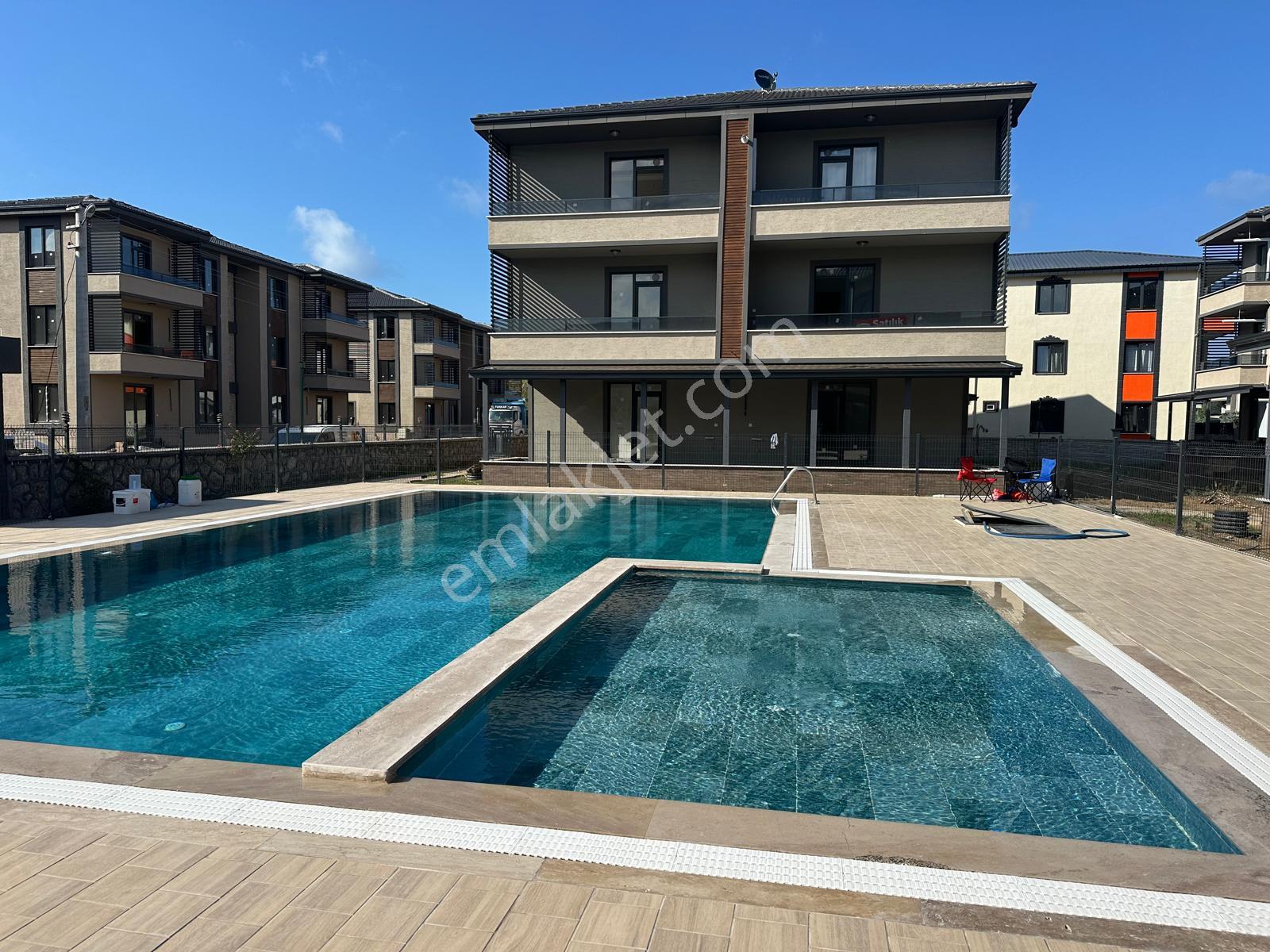 Karasu'da Villa Tadında, Özel Bahçeli, Verandalı Daire Fırsatı !
