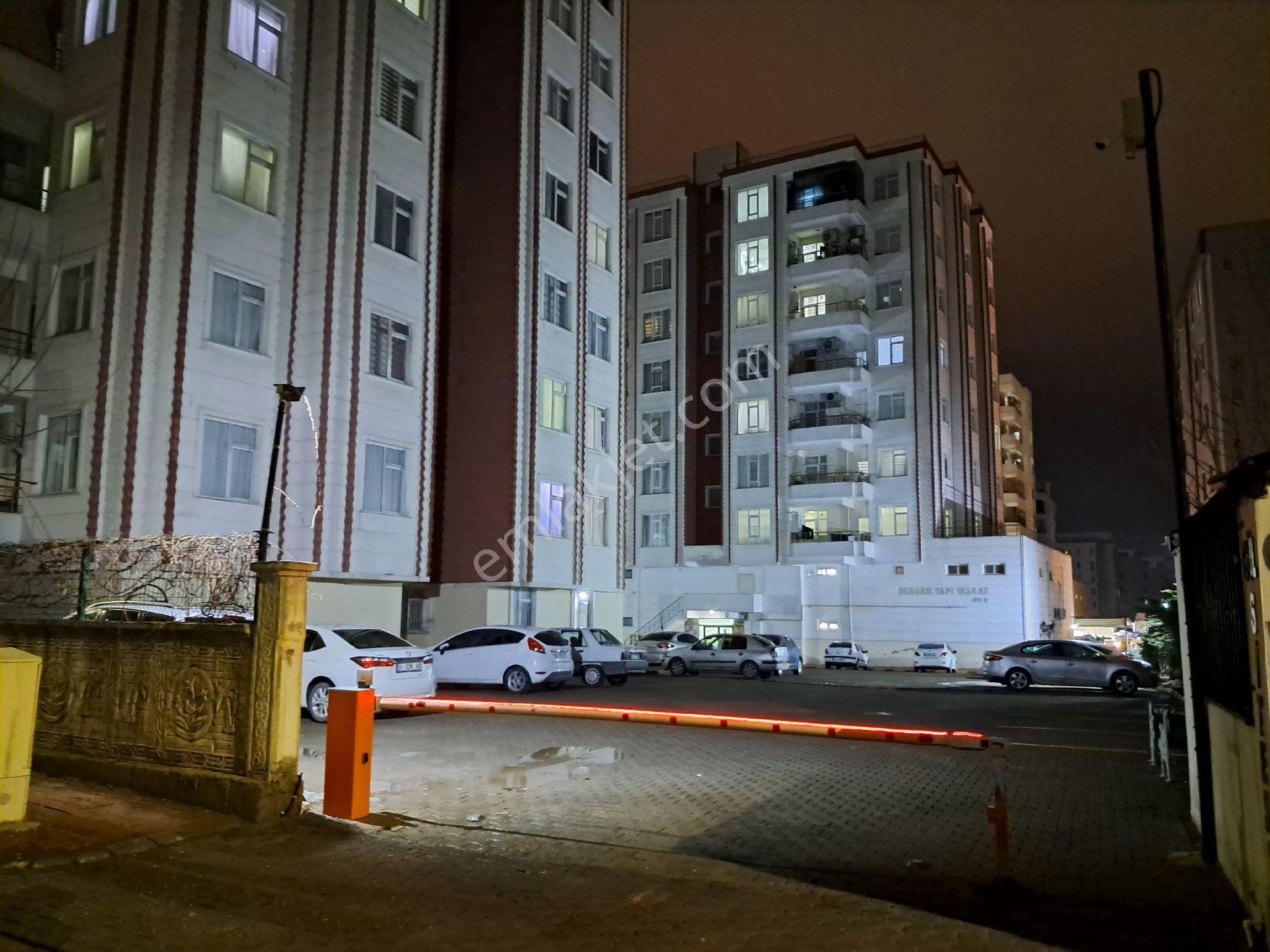 Bulvar Üzeri Nezih Site İçi