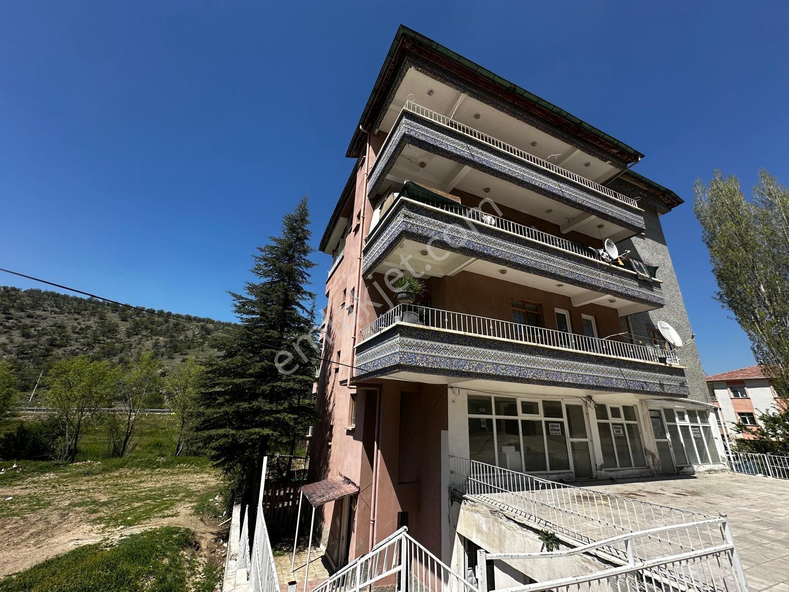 Lalahan Atatürk Caddesi Üzeri Yola Cephe Komple Satılık Bina - Görsel 13