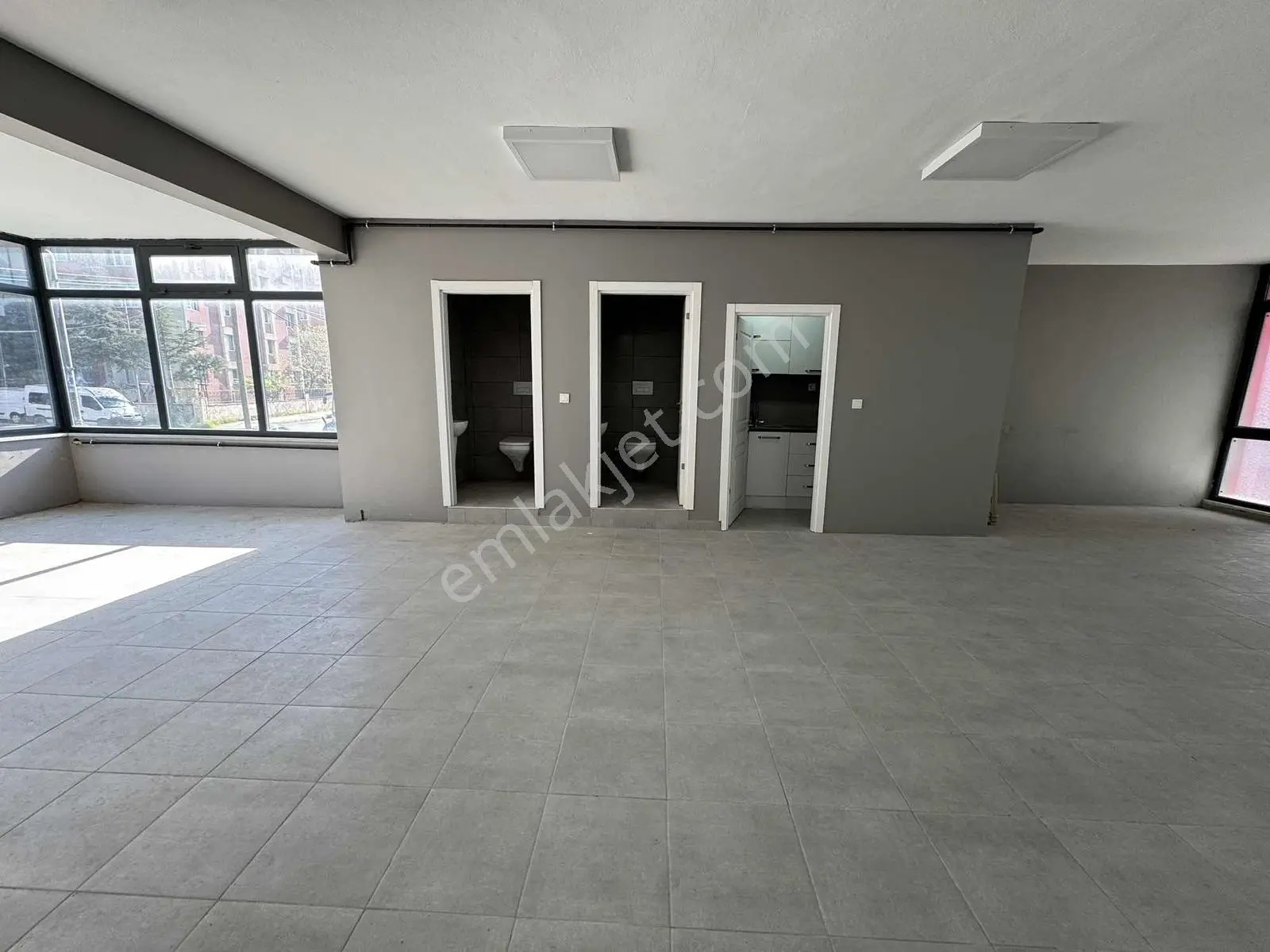 Büyükçekmece Mimarsinan E5 Üzeri 310 M2 Kiralık Dükkan