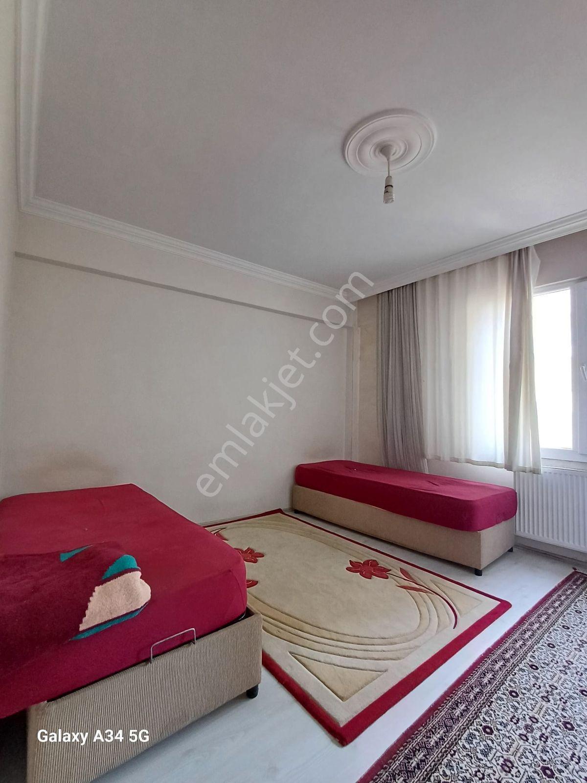 Satılık Kırvelide 1+1 65 M2 Full Eşyalı Kombili Balkonlu Ara Kat - Görsel 3