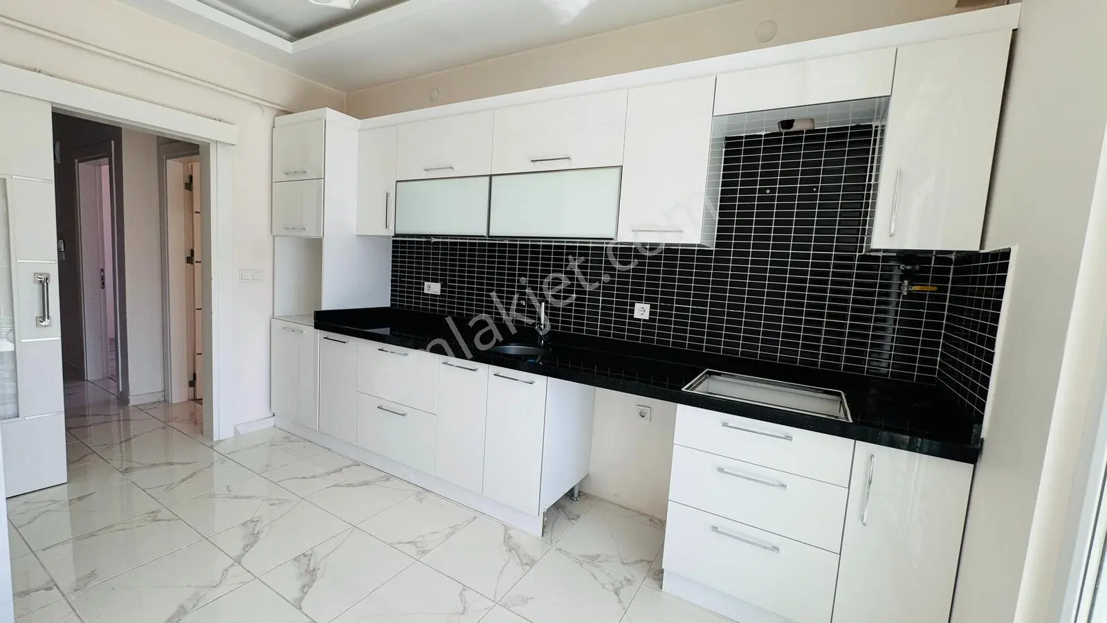 Redstone'dan Alipaşada Önü Açık Geniş Aypark Sitesinde 3+1 Daire - Görsel 3