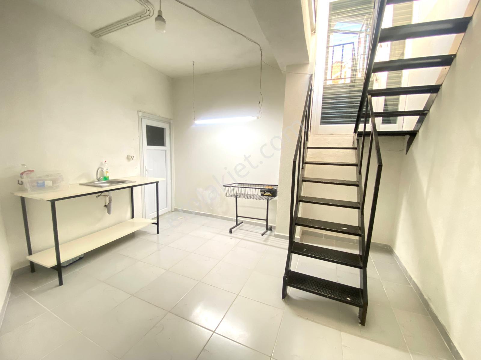 Re/max’tan Köşe Konumlu Yüksek Tabela Değerli Kiralık Showroom & Mağaza - Görsel 16