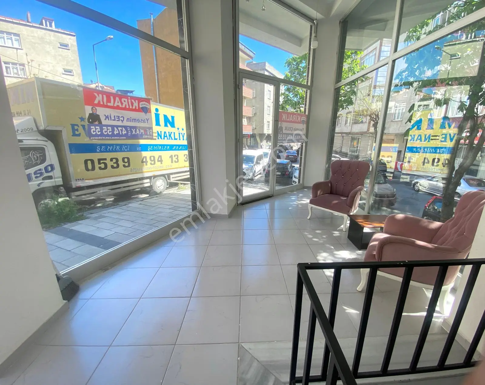 Re/max’tan Köşe Konumlu Yüksek Tabela Değerli Kiralık Showroom & Mağaza - Görsel 2