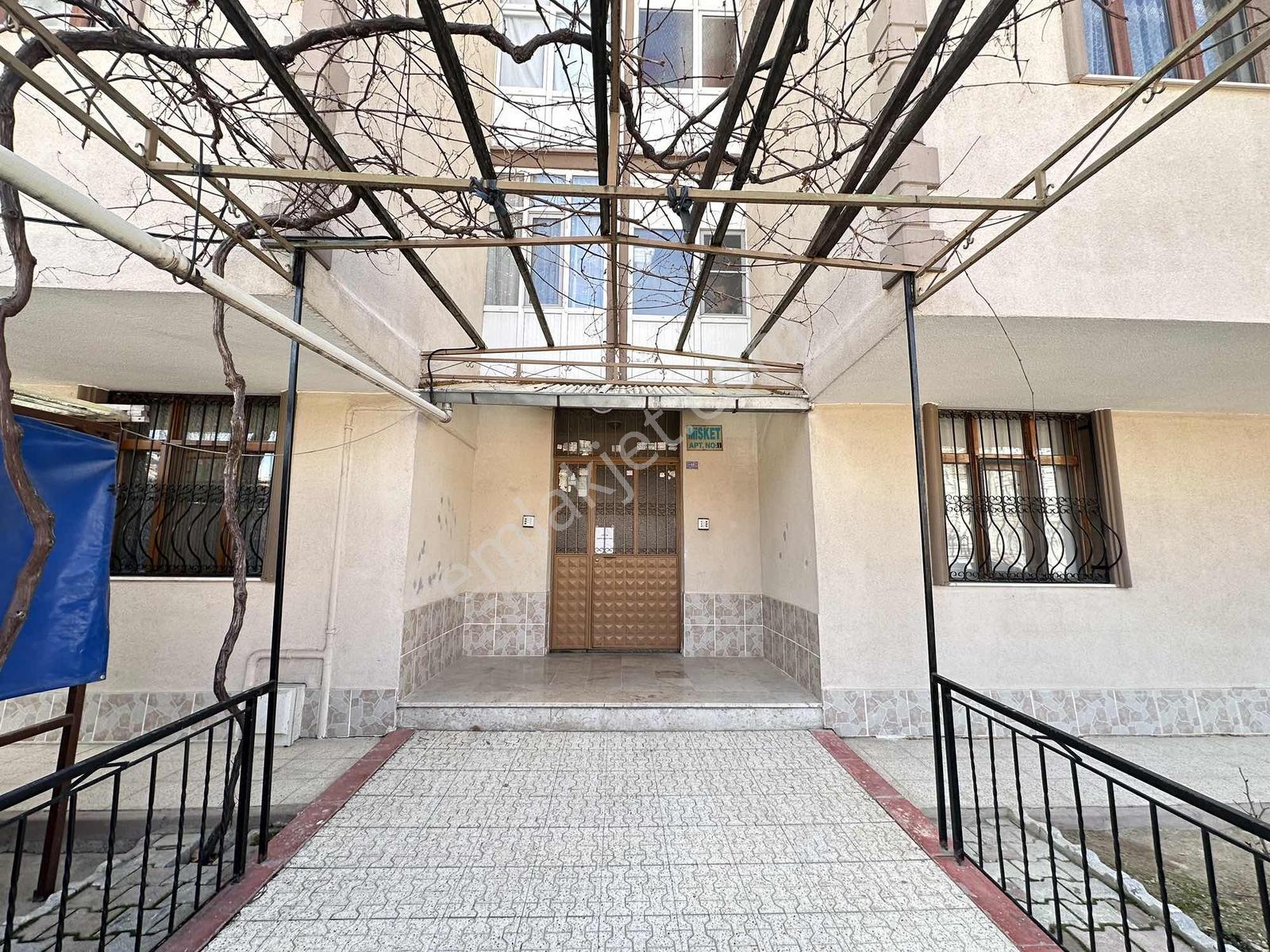 Enes Acur'dan Kent Plaza Yakını 3+1 Giriş Kat İlk Sahibinden - Görsel 5