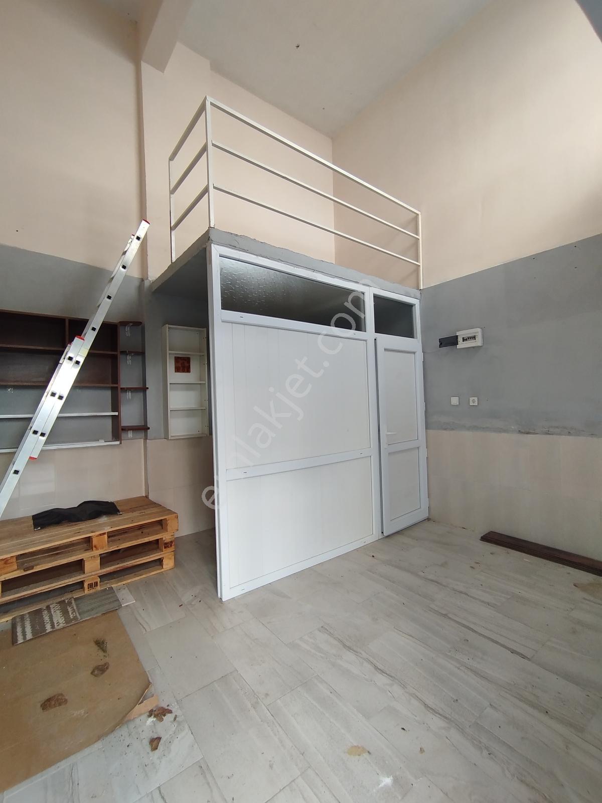 Manisalı Emlak Nergiz Çarşı Ve Bostanlı Yakını Wc+bahçe+batarlı - Görsel 7