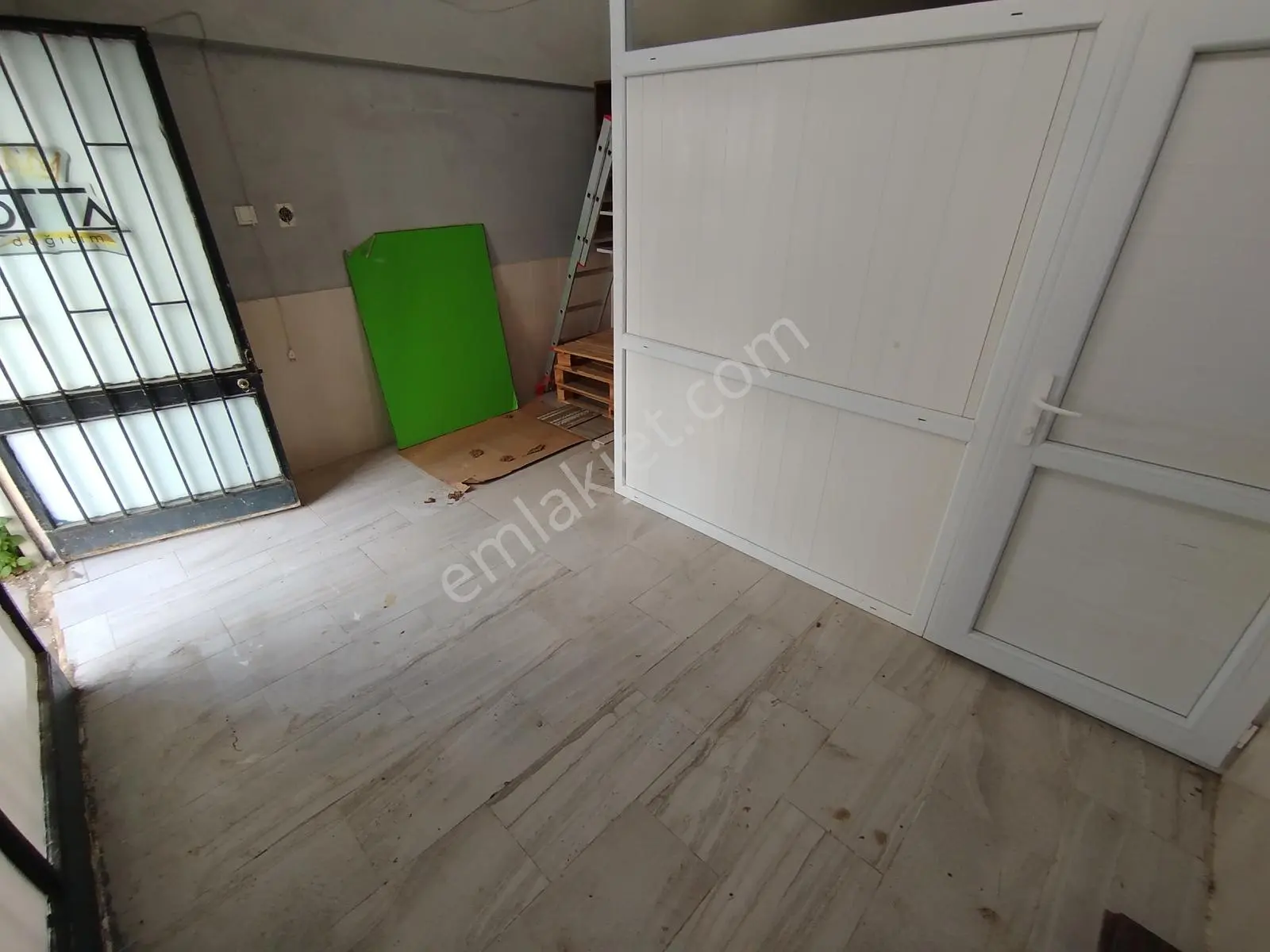 Manisalı Emlak Nergiz Çarşı Ve Bostanlı Yakını Wc+bahçe+batarlı - Görsel 4