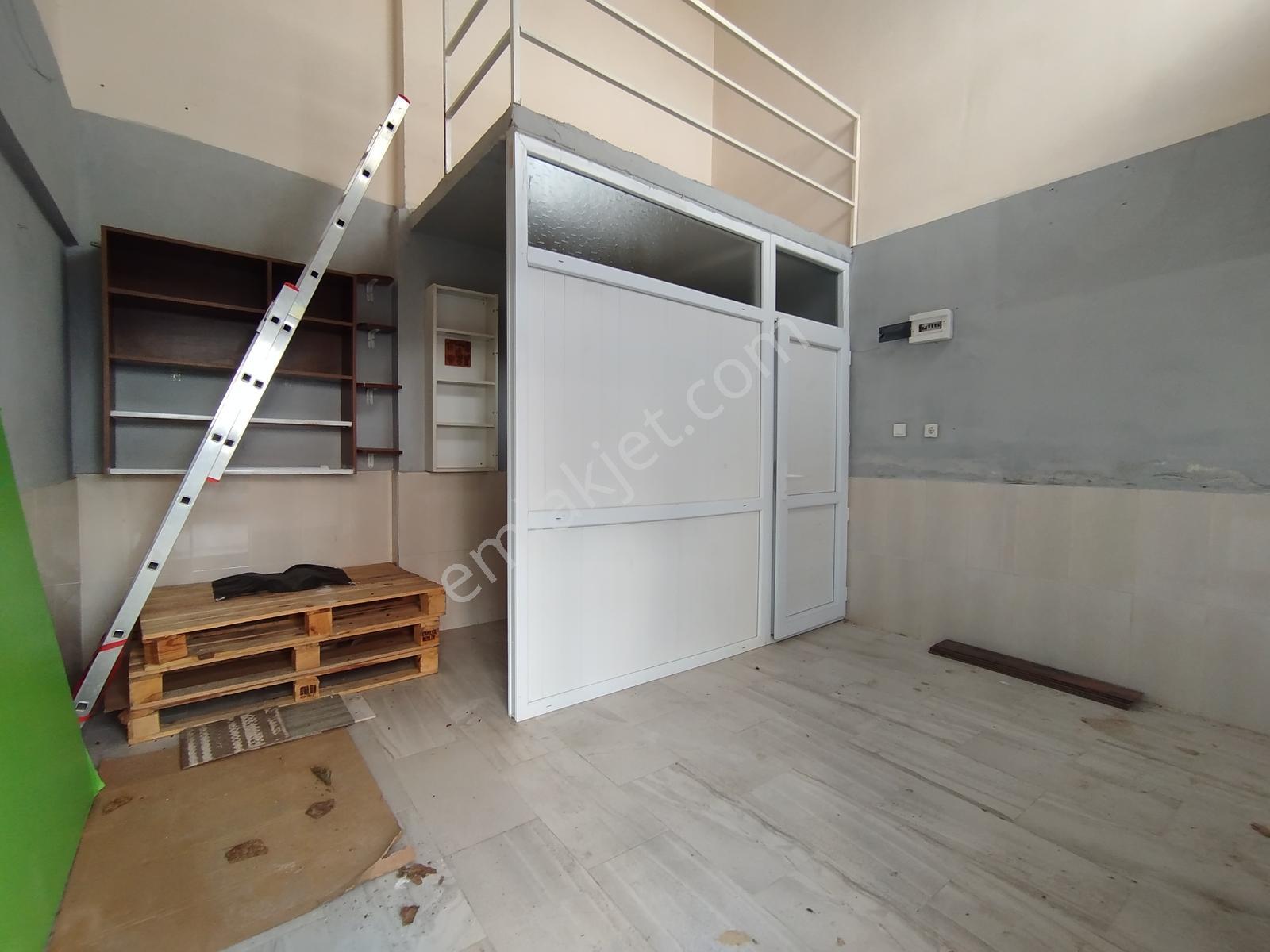 Manisalı Emlak Nergiz Çarşı Ve Bostanlı Yakını Wc+bahçe+batarlı - Görsel 3