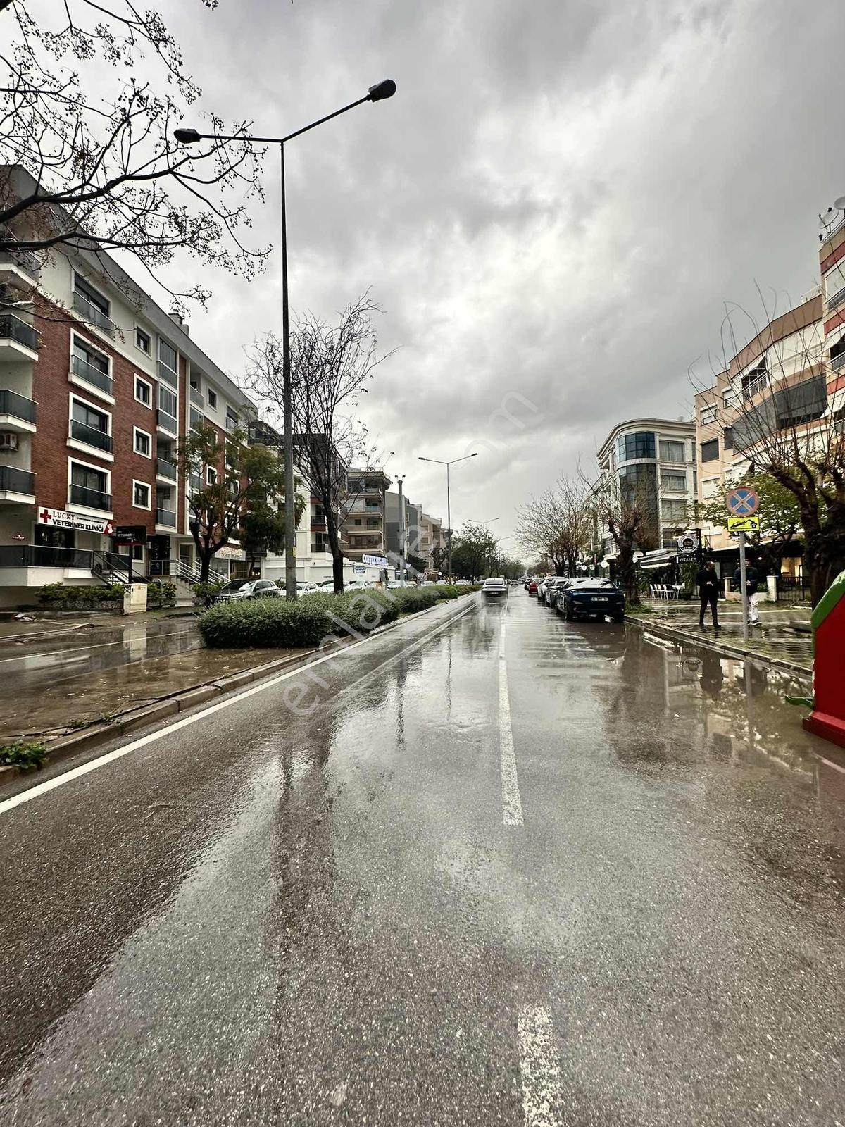 Manisalı Emlak Atakent Futbol Sahası Yakını Batarlı Dükkan