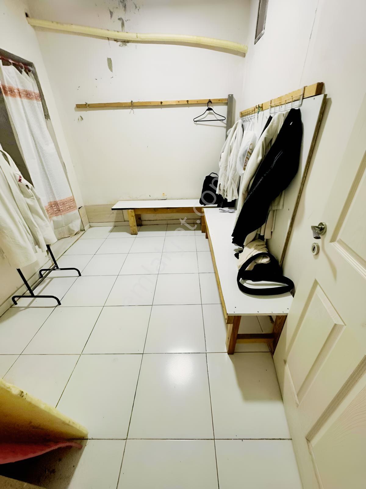 Girne Caddesi Yakını İki Cepheli Bahçeli Geniş Dükkan 185 M² - Görsel 2