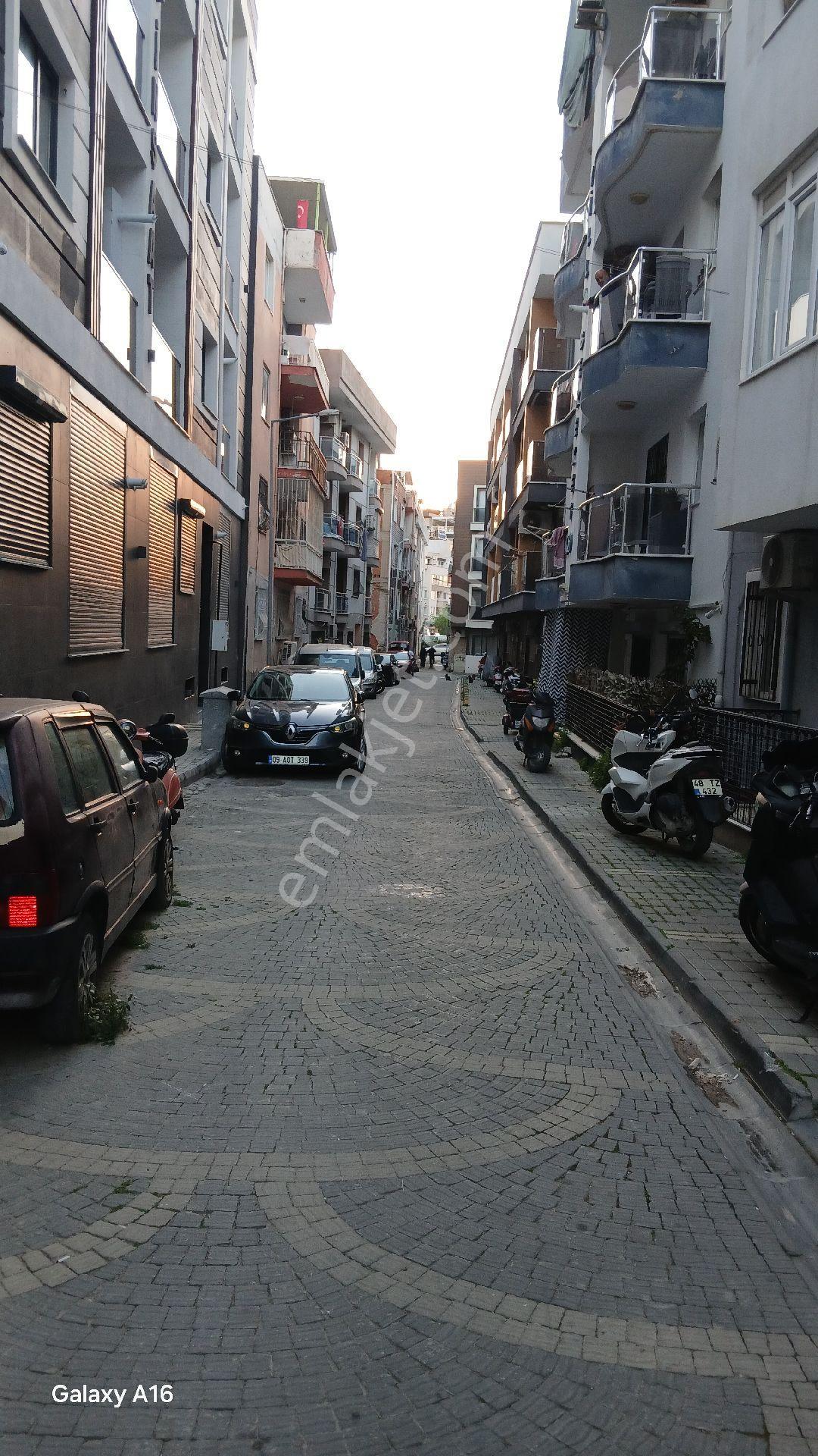 Kuşadası Sahilde 2+1 Eşyalı Satılık Dubleks - Görsel 17