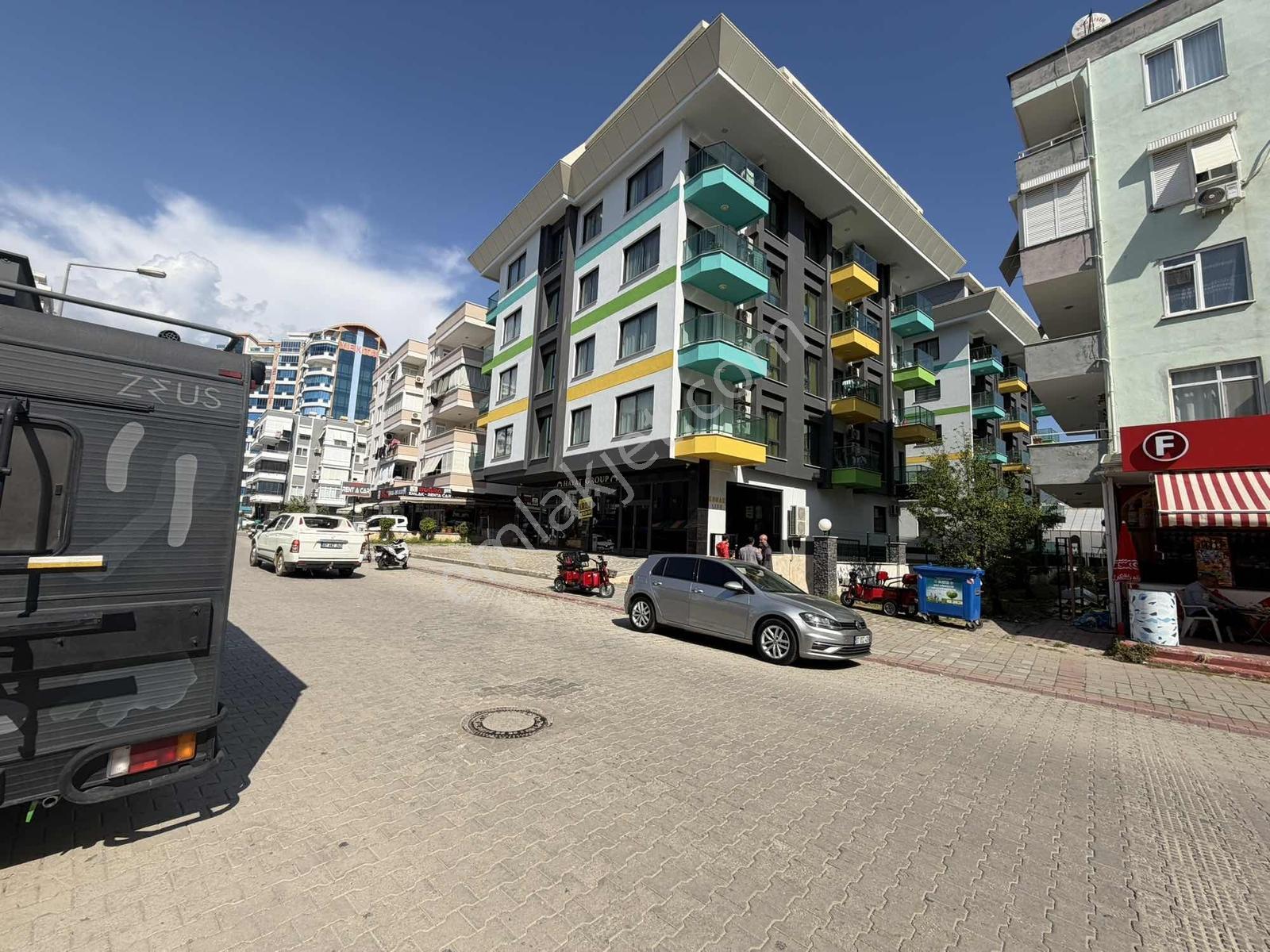 Alanya Mahmutlarda Sahile 300 Mt Sıfır Satılık 2+1 Daire
