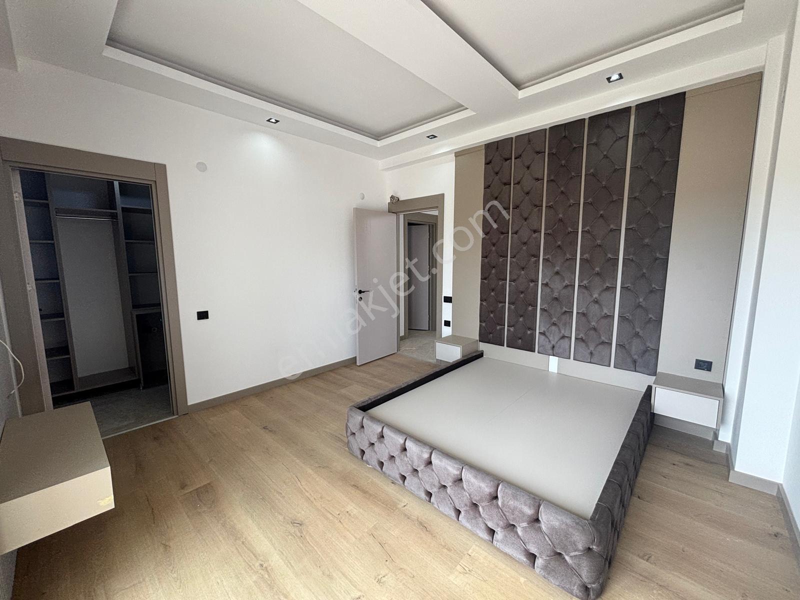 Altıntaş'da Havuzlu Lüks Villa | 5+2 | 235 M² - Görsel 8