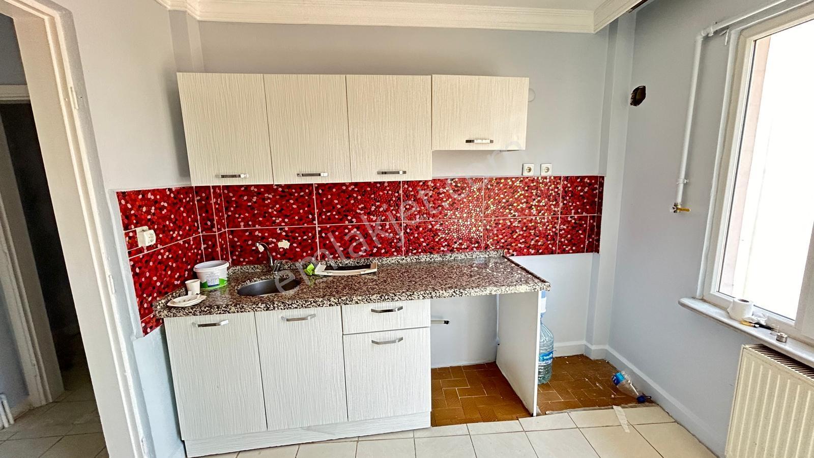 Kıyık Caddesi Yakınında 2 Balkonlu 2+1 Kiralık Daire - Görsel 2