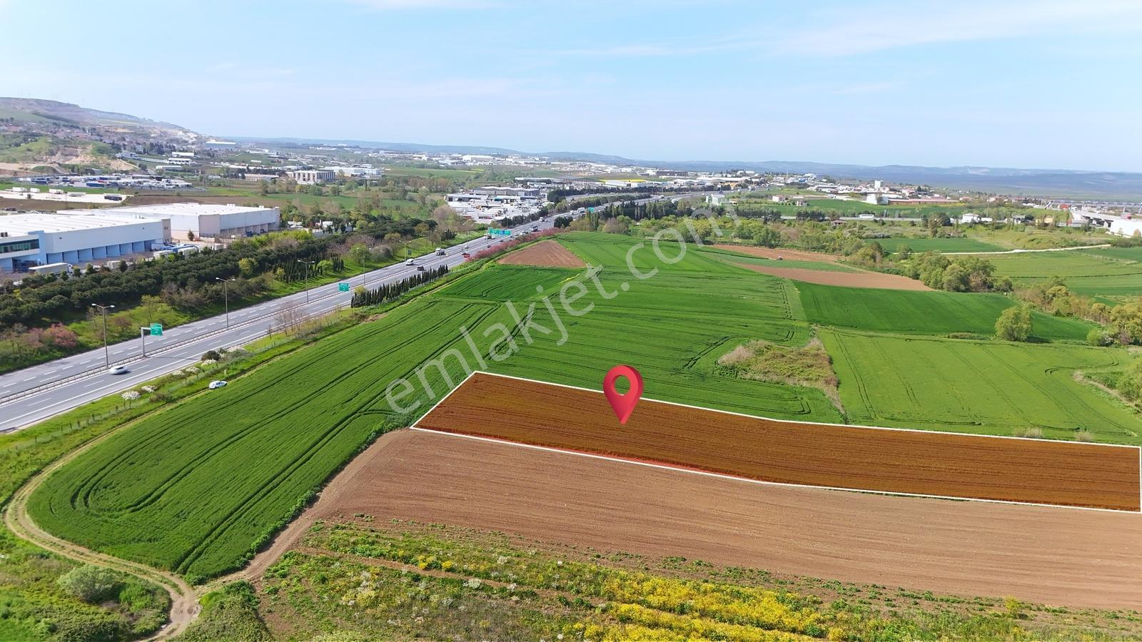 Çatalca Muratbey'de Gümrük Müdürlüğünün Önünde 421m² Arsa
