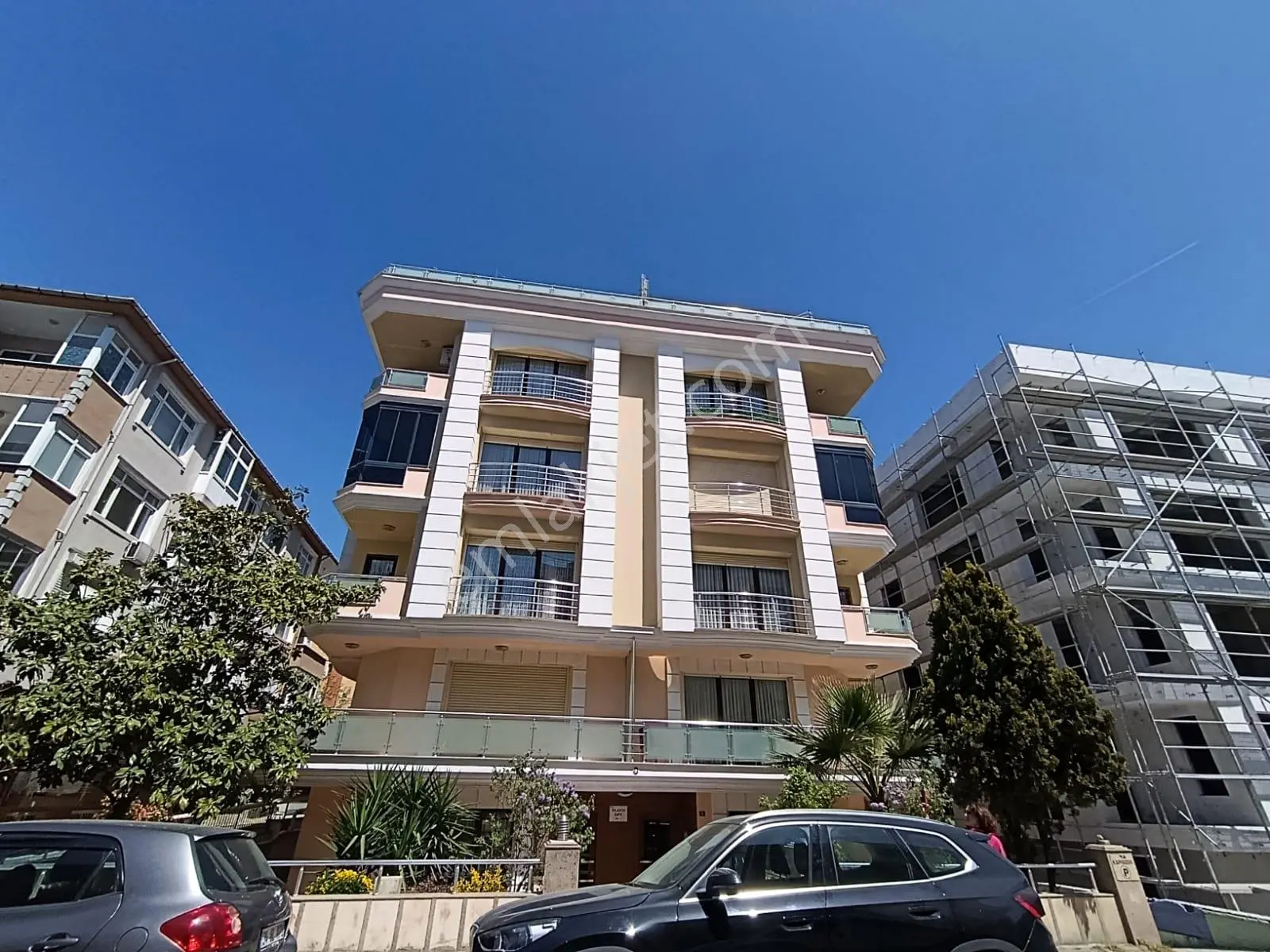 Bahçelievler Çalışlar Caddesine Yakın 220 M² Geniş 4+1 Satılık