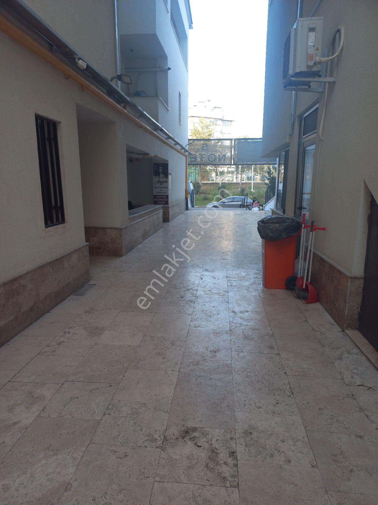 Batıkent Labirent Sitesinde Satılık İş - Görsel 8