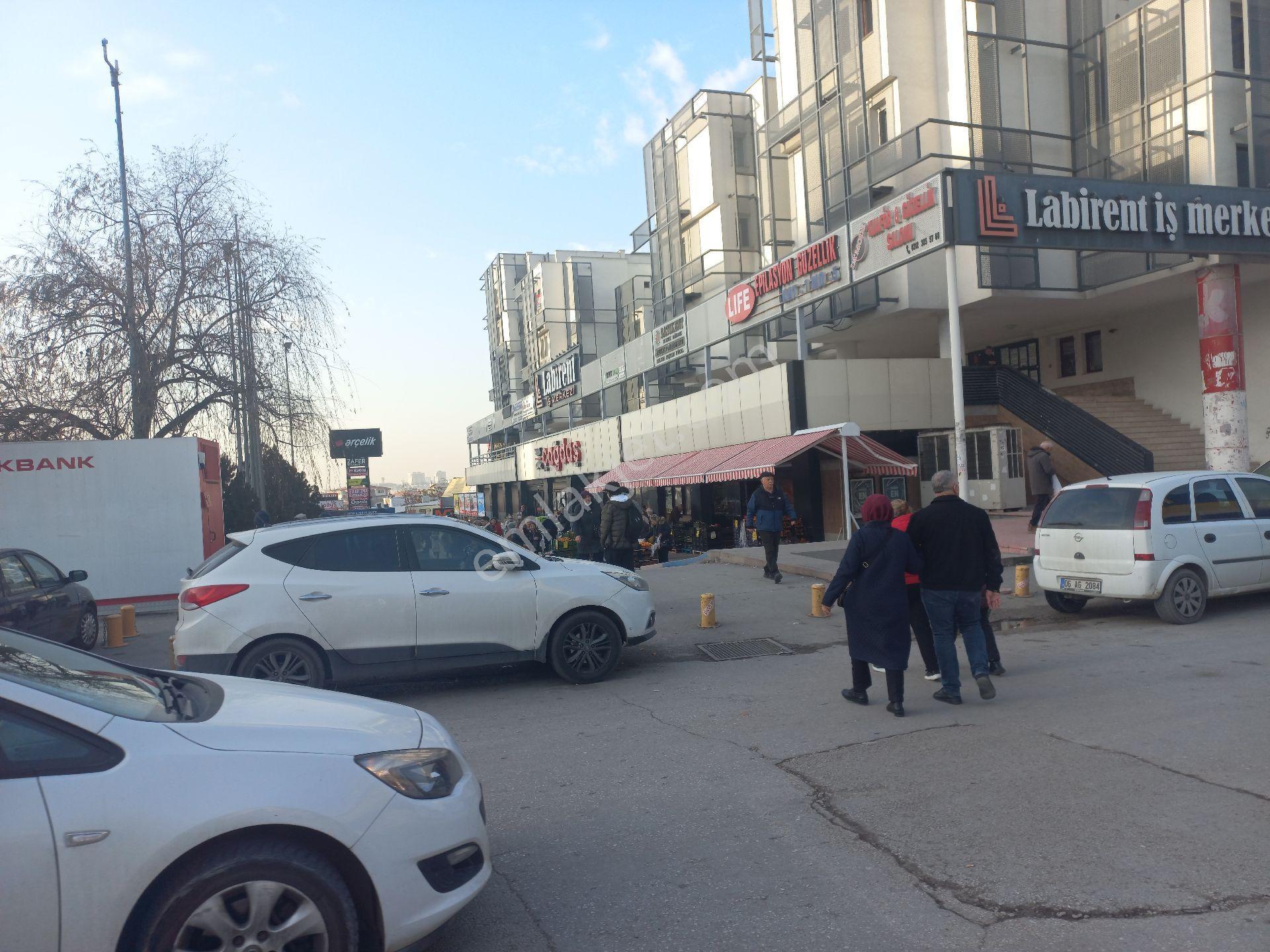 Batıkent Labirent Sitesinde Satılık İş - Görsel 4