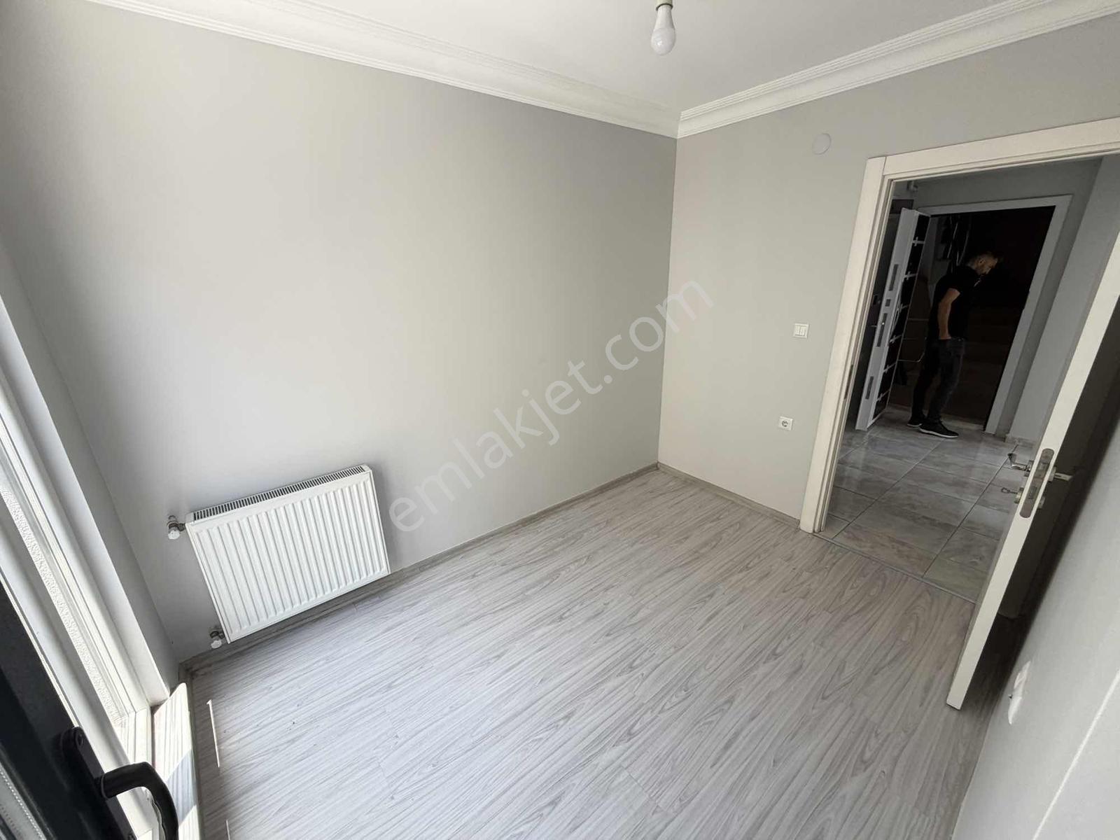 Esenlerde Meydanın İçinde Köşe Başı 2+1 Satılık Daire - Görsel 3