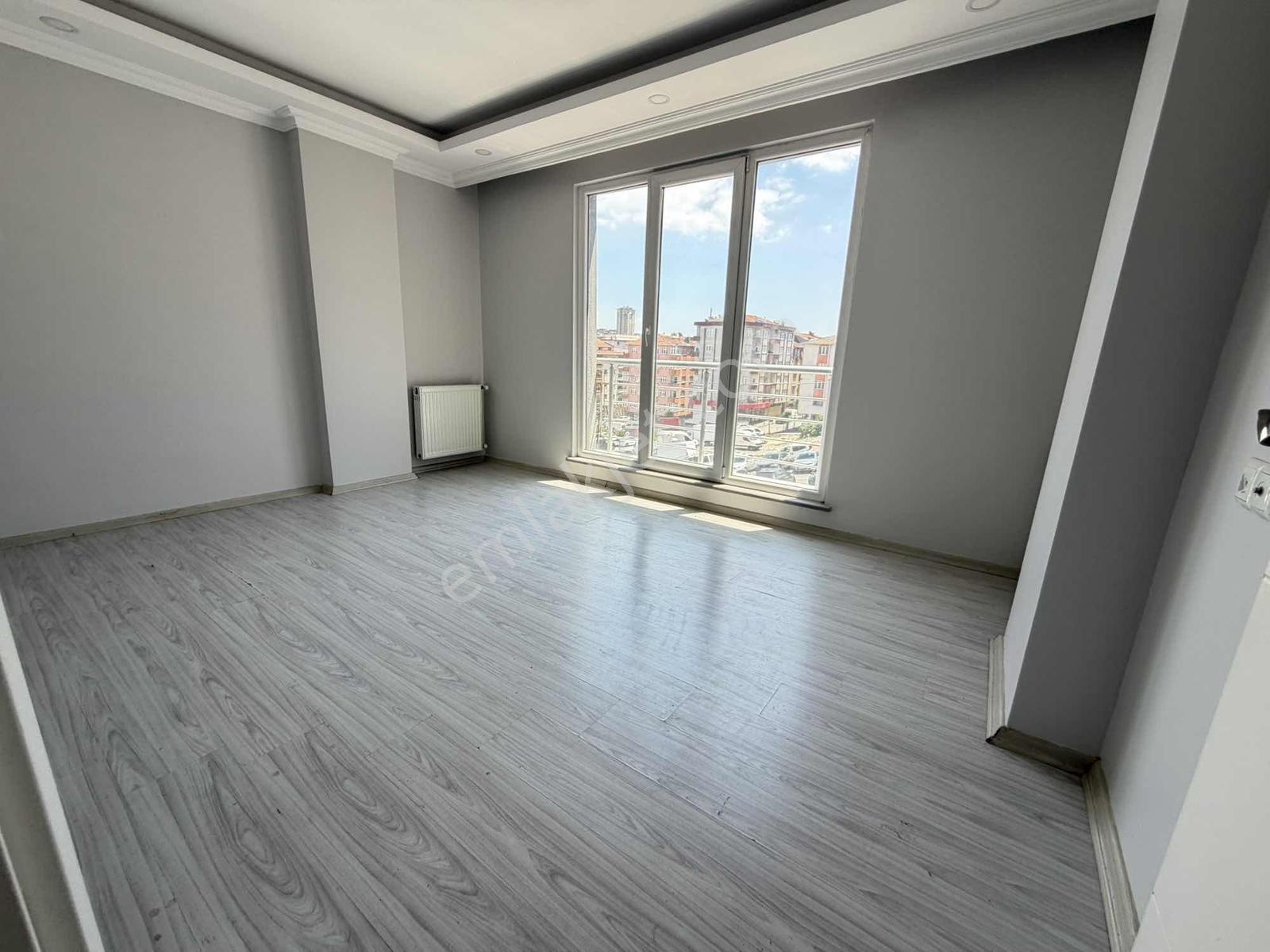 Esenlerde Meydanın İçinde Köşe Başı 2+1 Satılık Daire - Görsel 2