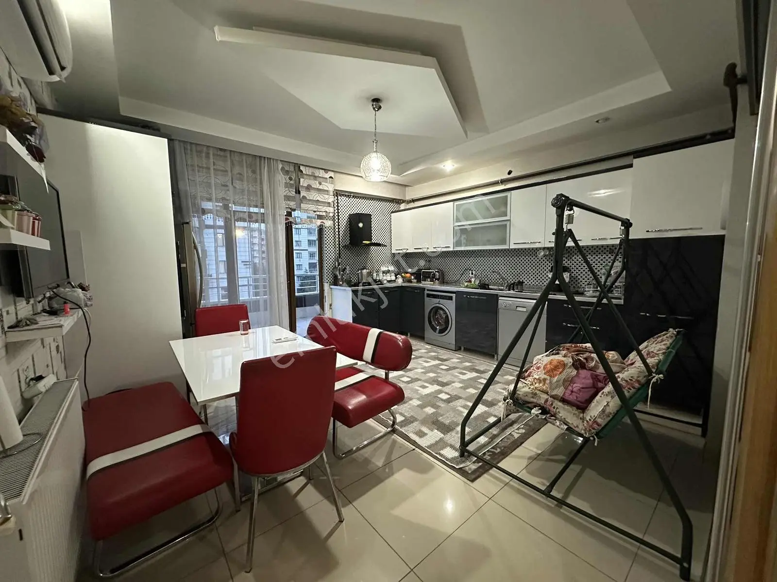 Ceylan Avm Civarında Satılık 4+1 Daire