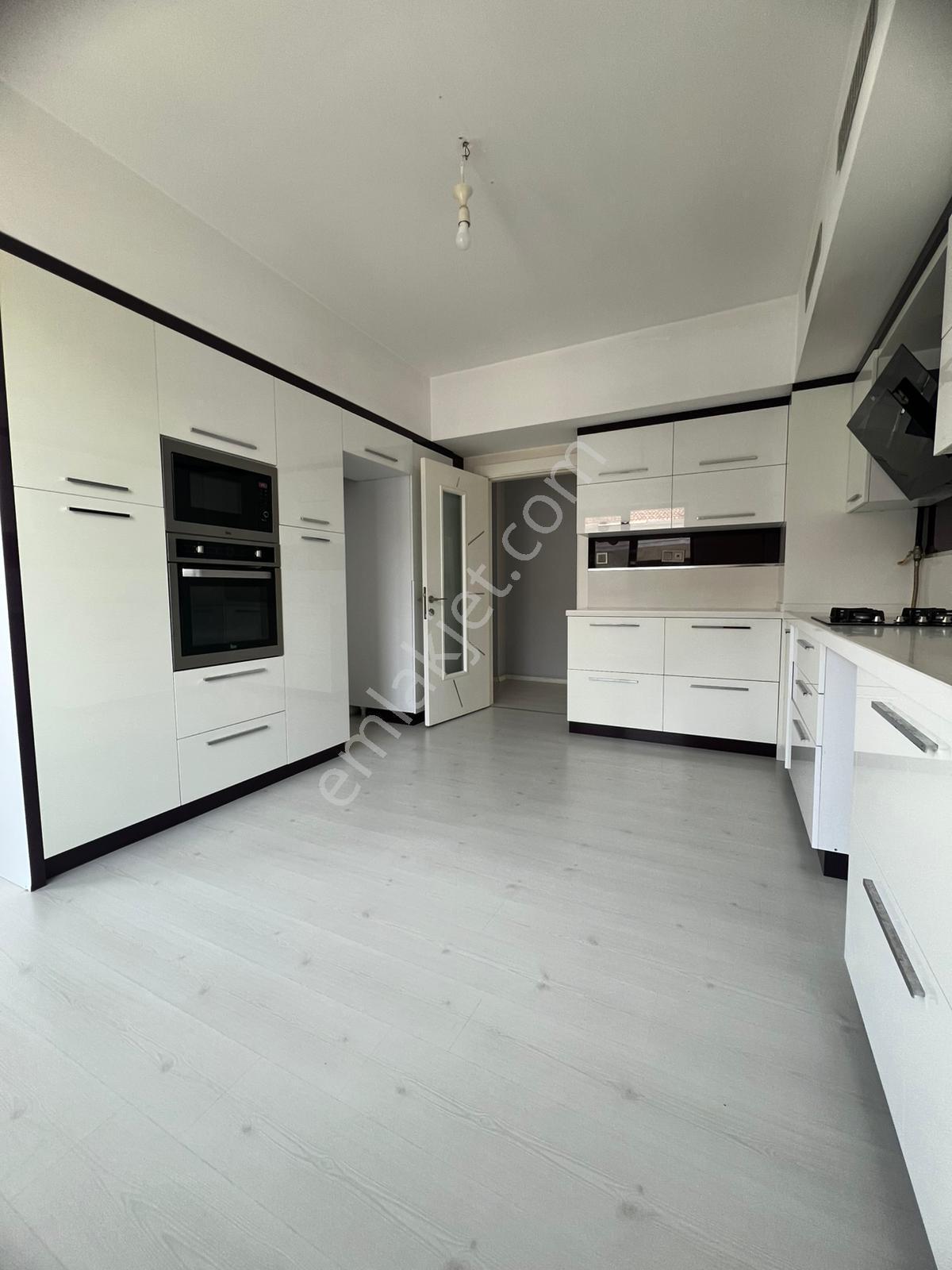 Afyon Uydukent Paşa Cami Karşısı Kiralık 4+1, Lüks Daire - Görsel 12