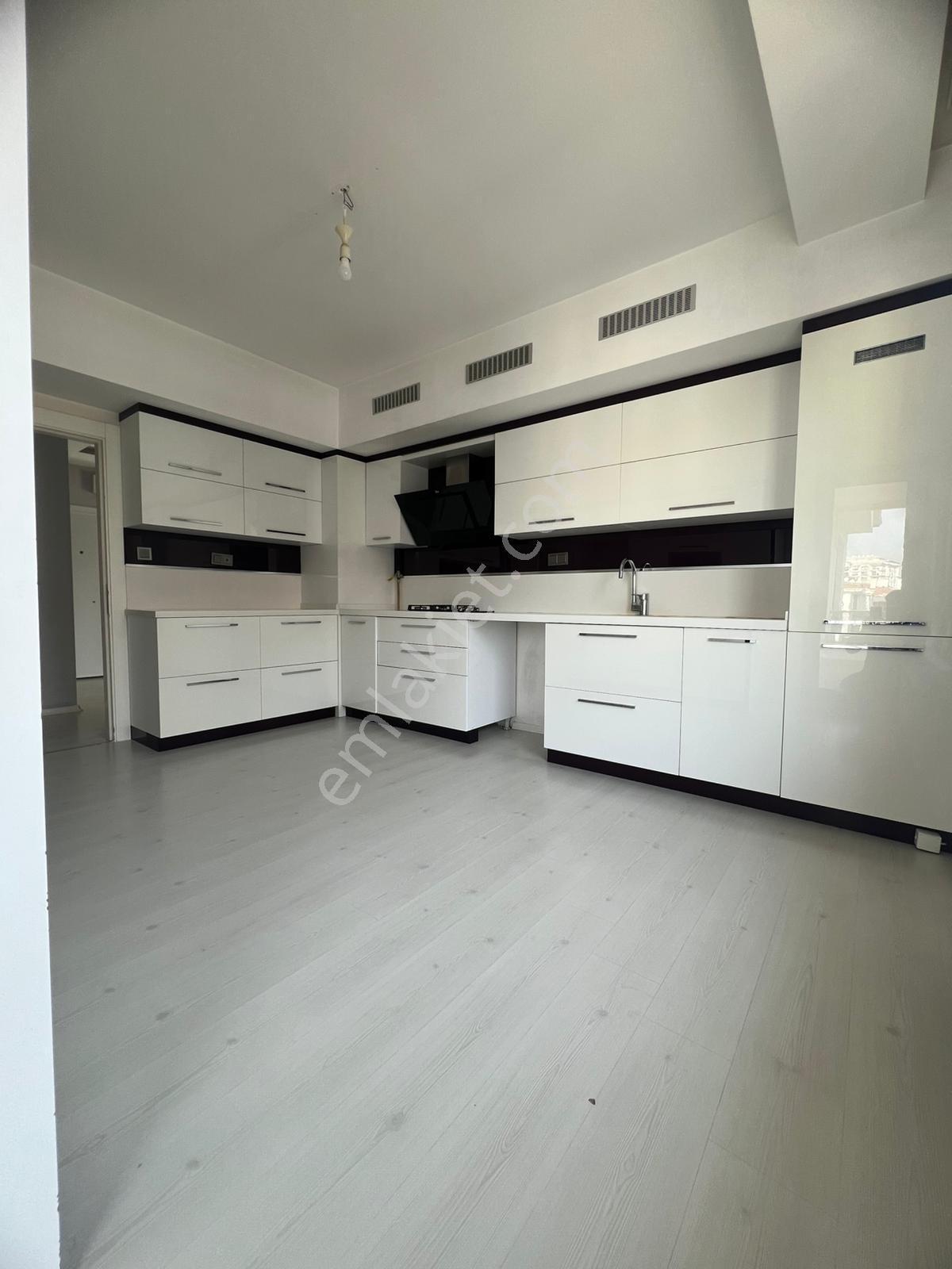 Afyon Uydukent Paşa Cami Karşısı Kiralık 4+1, Lüks Daire - Görsel 11