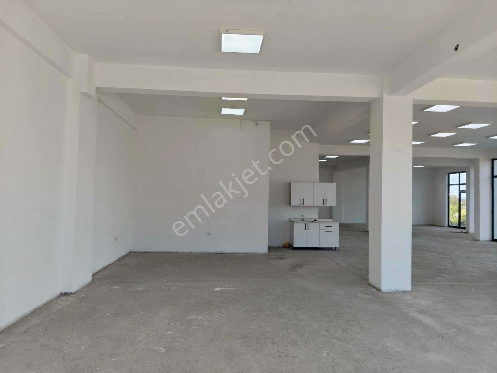 Remax Hür - Erenler Sarıcalar Mahallesinde Kiralık Geniş Dükkan - Görsel 13