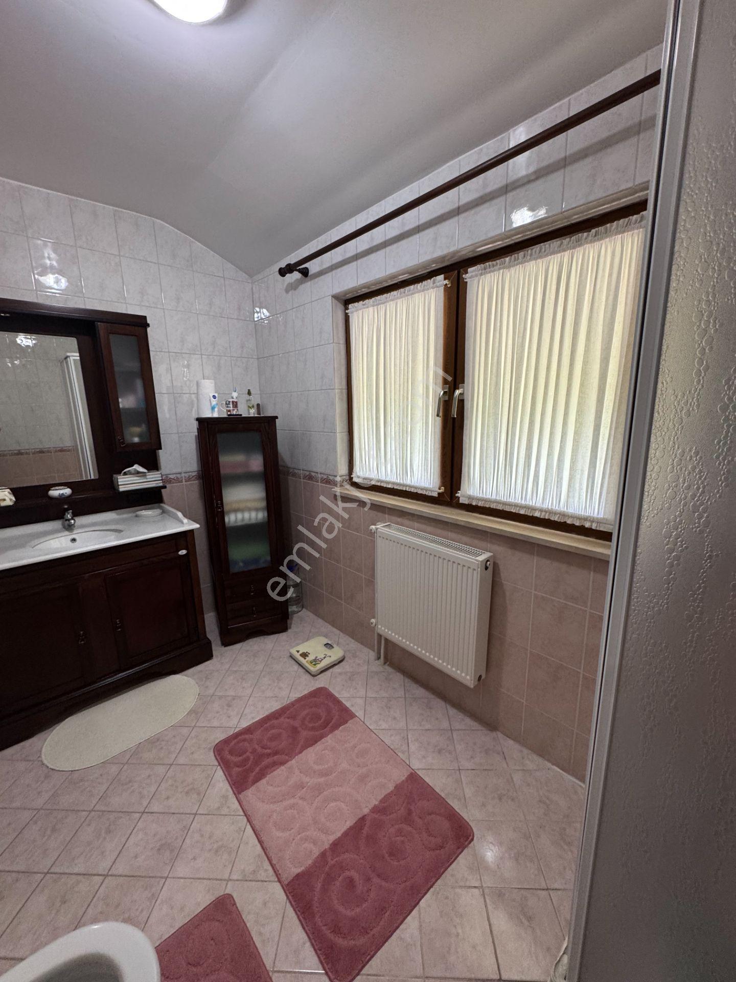 Sapanca Yanık’ta Site İçinde Göl Manzaralı Villa, - Görsel 32