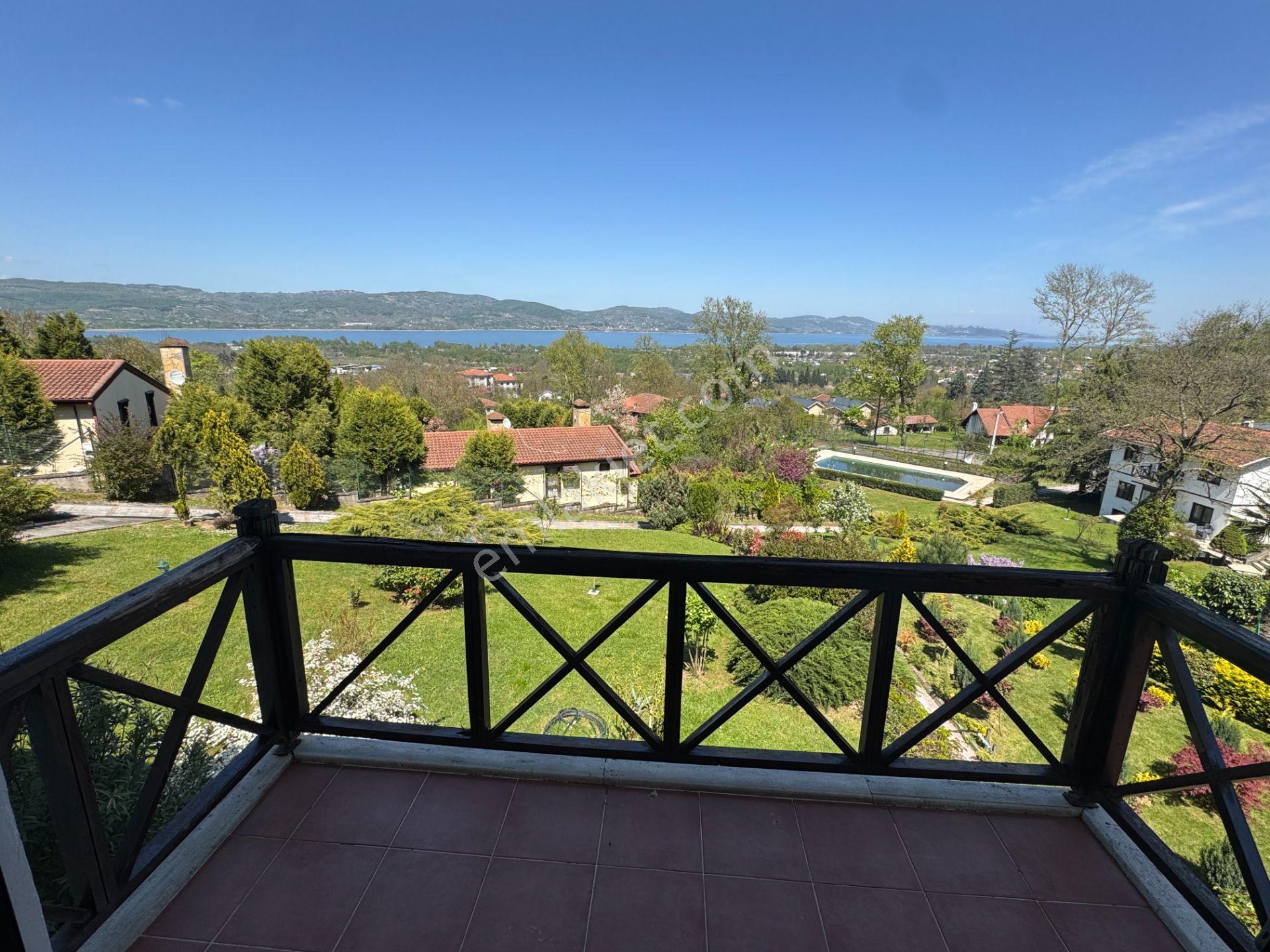 Sapanca Yanık’ta Site İçinde Göl Manzaralı Villa, - Görsel 14