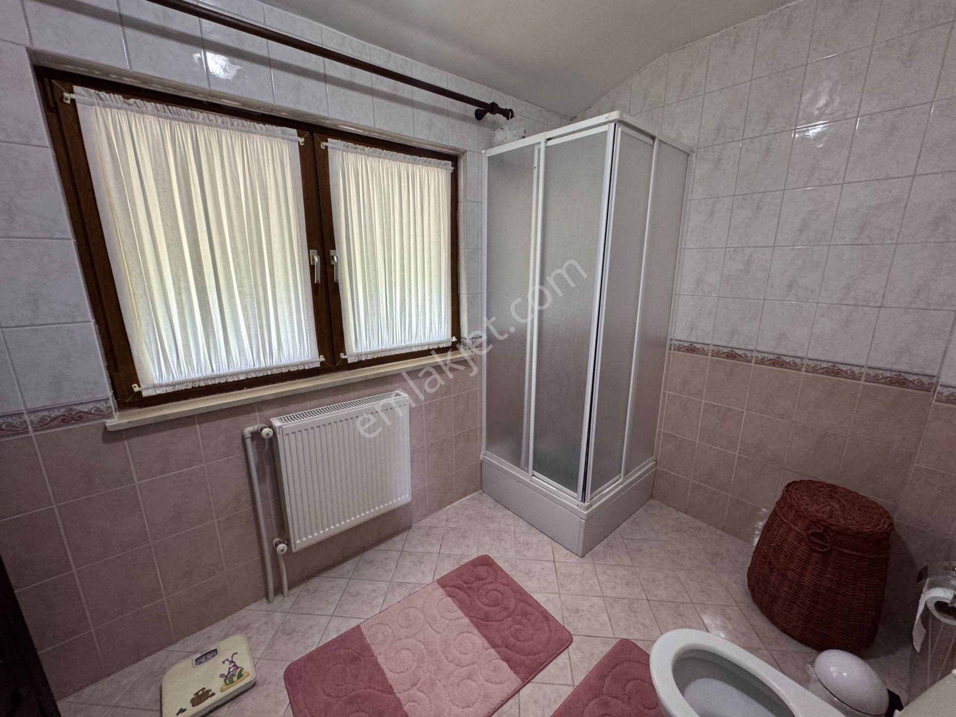 Sapanca Yanık’ta Site İçinde Göl Manzaralı Villa, - Görsel 31