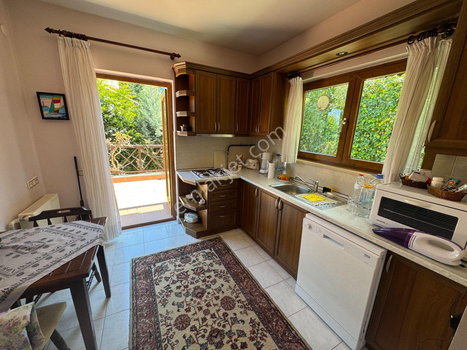 Sapanca Yanık’ta Site İçinde Göl Manzaralı Villa, - Görsel 21