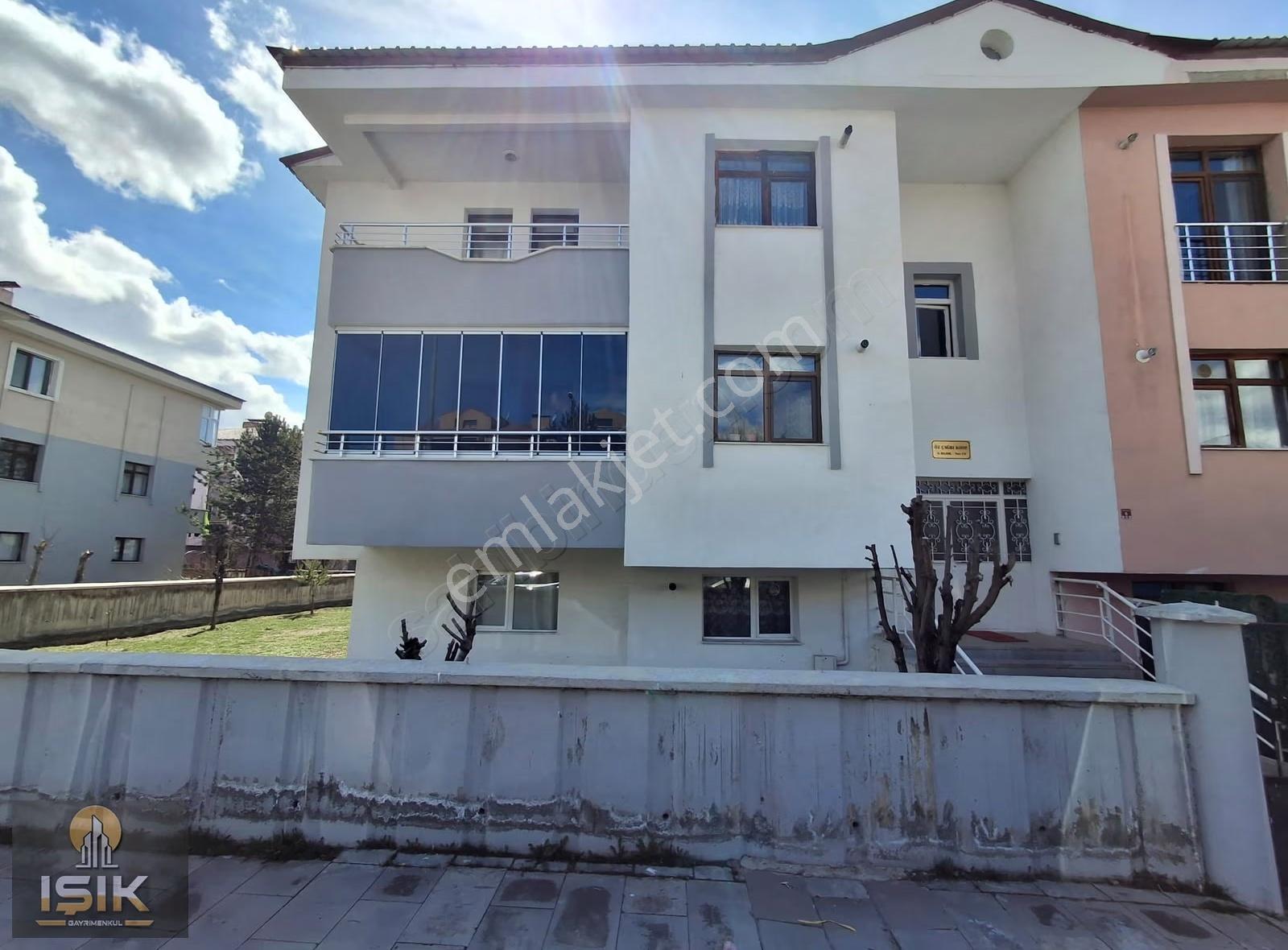 Işık Gayrimenkul'den Dadaşkent'te Satılık 3+1 Daire