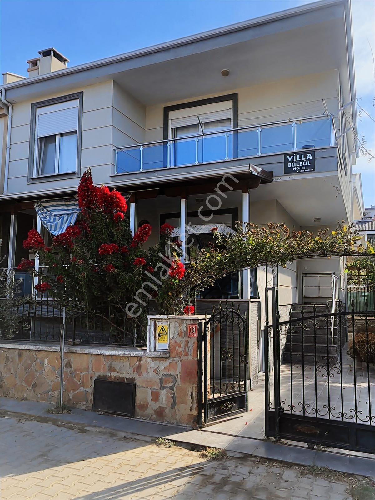 Route 10'dan Ayvalık Sarımsaklı'da Sezonluk Kiralık Villa