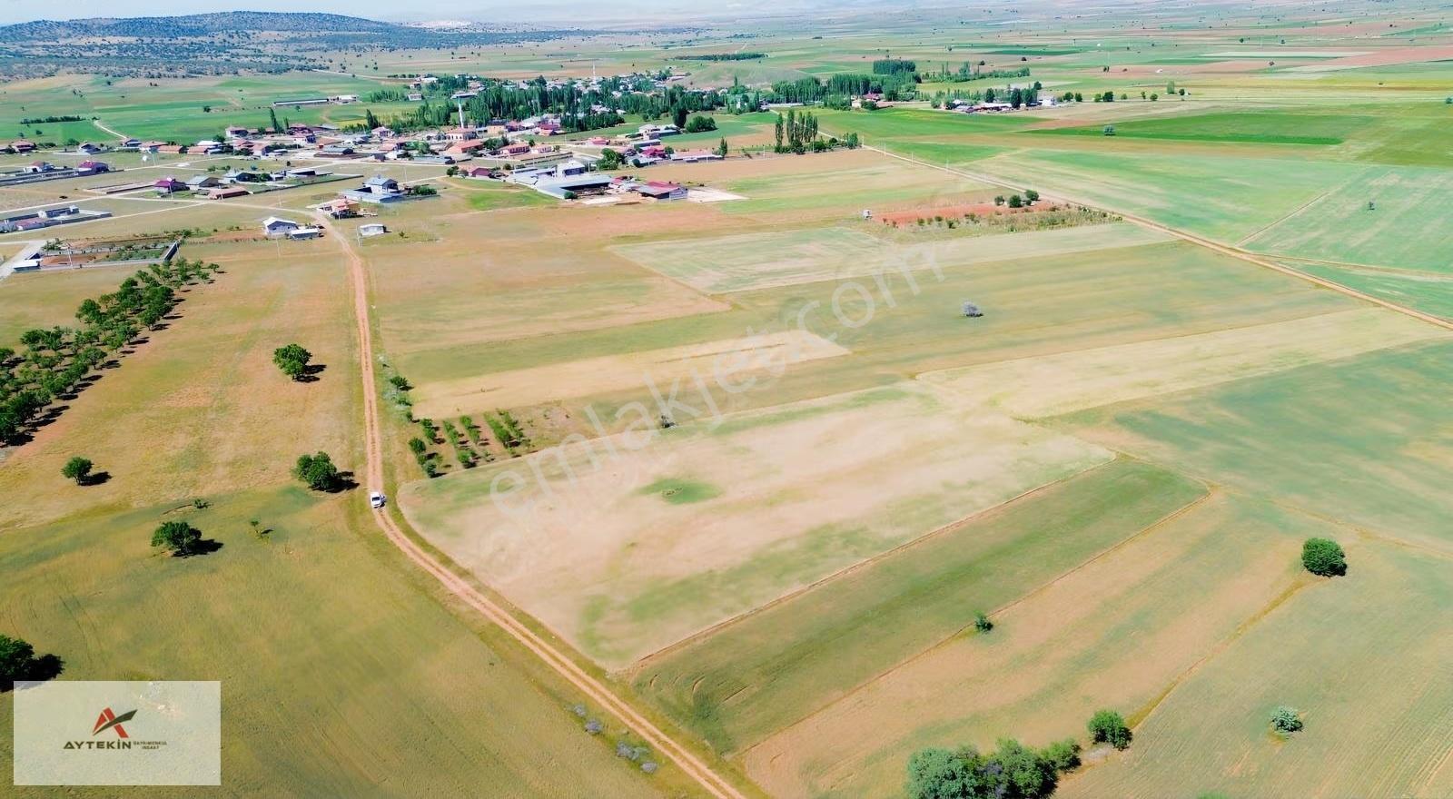 Akören Karahüyük Mahallesinde 9.145 M² Müstakil Tapulu Tarla