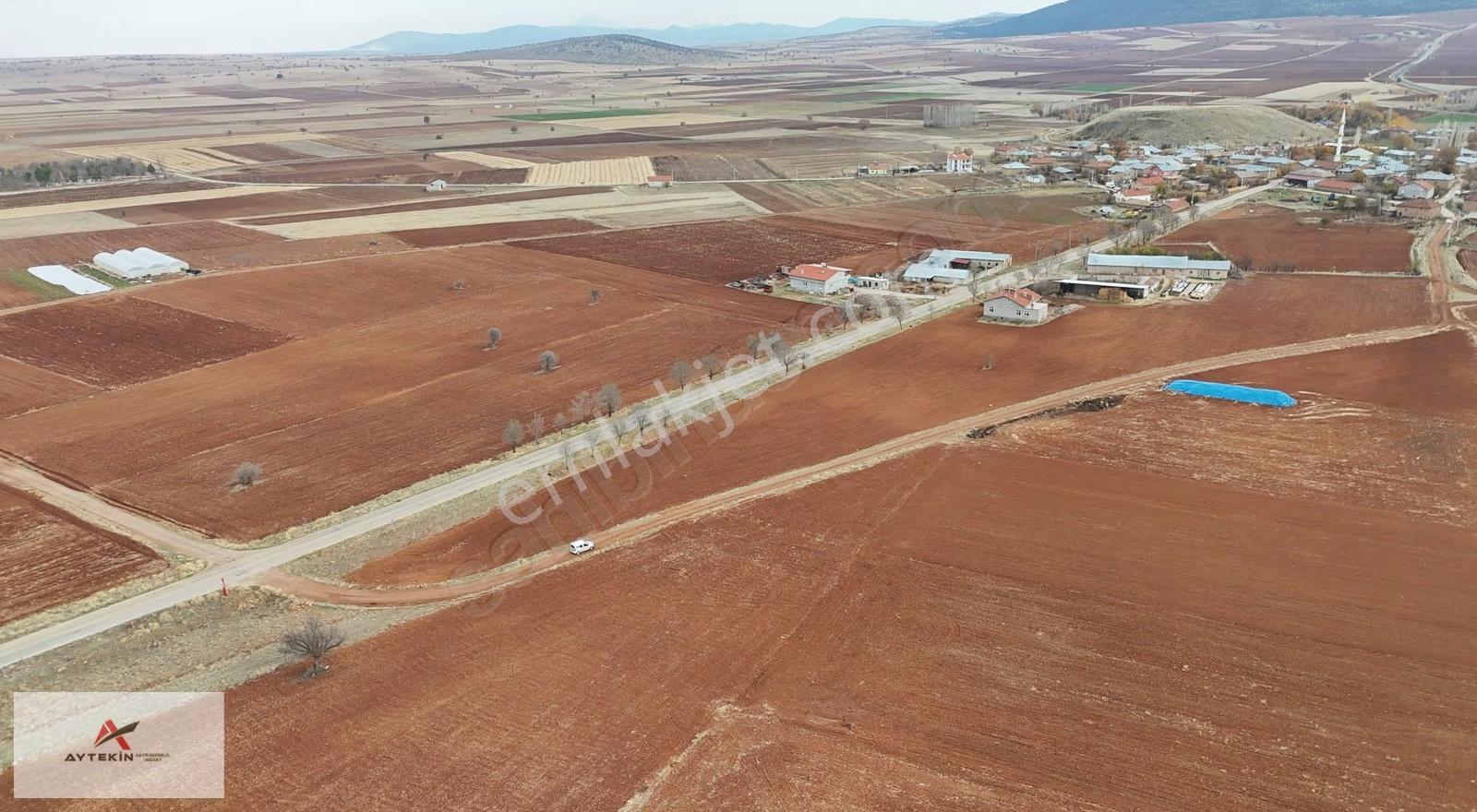 Akören Karahüyük Mahallesinde Yola Sıfır 1.521 M² Müstakil Tarla - Görsel 4